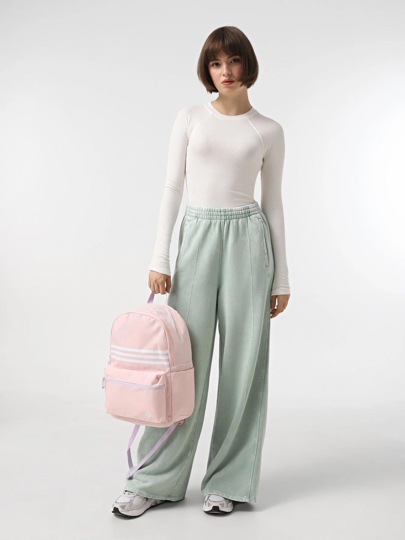Брюки Adidas PREMIUM ESSENTIALS WASHED LOOS модель IY7398 Брюки Adidas PREMIUM ESSENTIALS WASHED LOOS модель IY7398 Фото