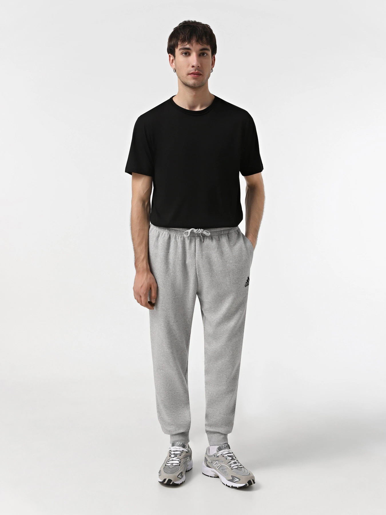 Брюки Adidas ESSENTIALS REGULAR SPORTSWEAR модель HL2230 Брюки Adidas ESSENTIALS REGULAR SPORTSWEAR модель HL2230 Фото