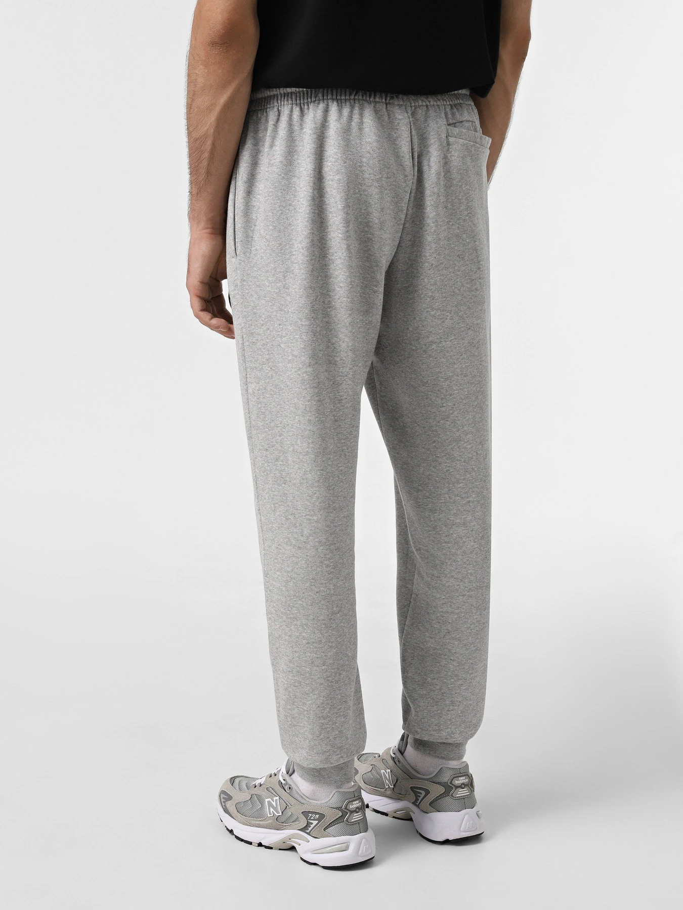 Брюки Adidas ESSENTIALS REGULAR SPORTSWEAR модель HL2230 Брюки Adidas ESSENTIALS REGULAR SPORTSWEAR модель HL2230 Фото