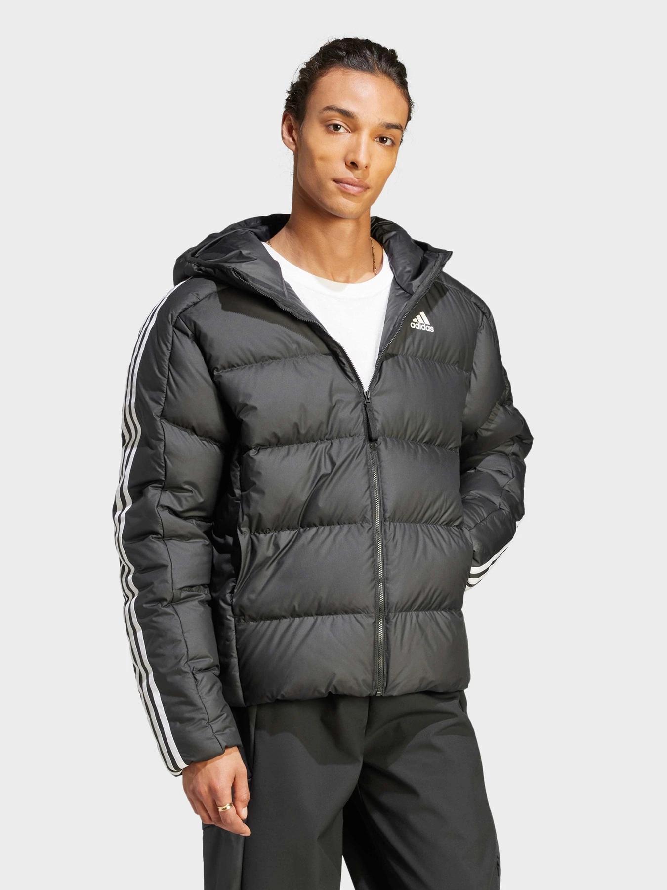 Куртки и дубленки Adidas ESSENTIALS MIDWEIGHT DOWN HOOD модель HZ4429 Куртки и дубленки Adidas ESSENTIALS MIDWEIGHT DOWN HOOD модель HZ4429 Фото