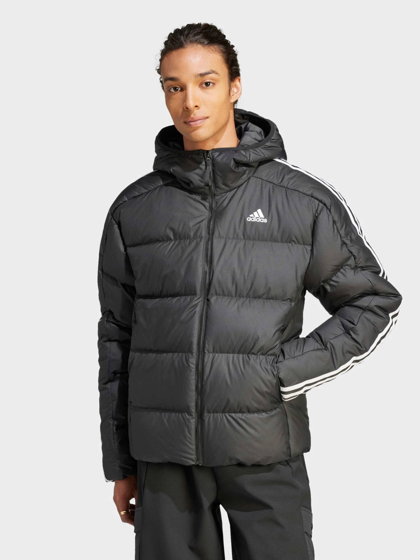 Куртки и дубленки Adidas ESSENTIALS MIDWEIGHT DOWN HOOD модель HZ4429 Куртки и дубленки Adidas ESSENTIALS MIDWEIGHT DOWN HOOD модель HZ4429 Фото