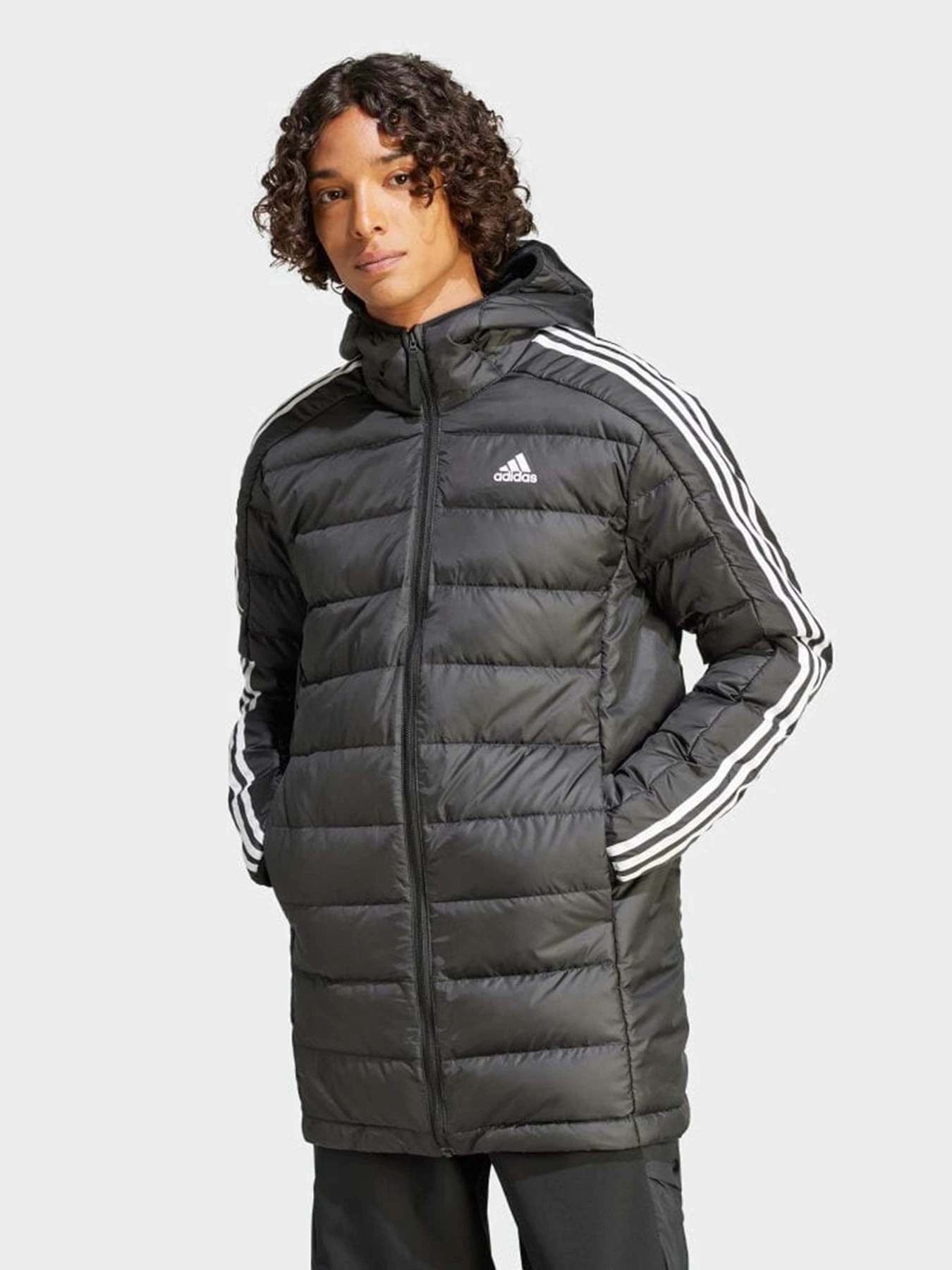 Куртки и дубленки Adidas ESSENTIALS 3-STRIPES модель HZ8522 Куртки и дубленки Adidas ESSENTIALS 3-STRIPES модель HZ8522 Фото