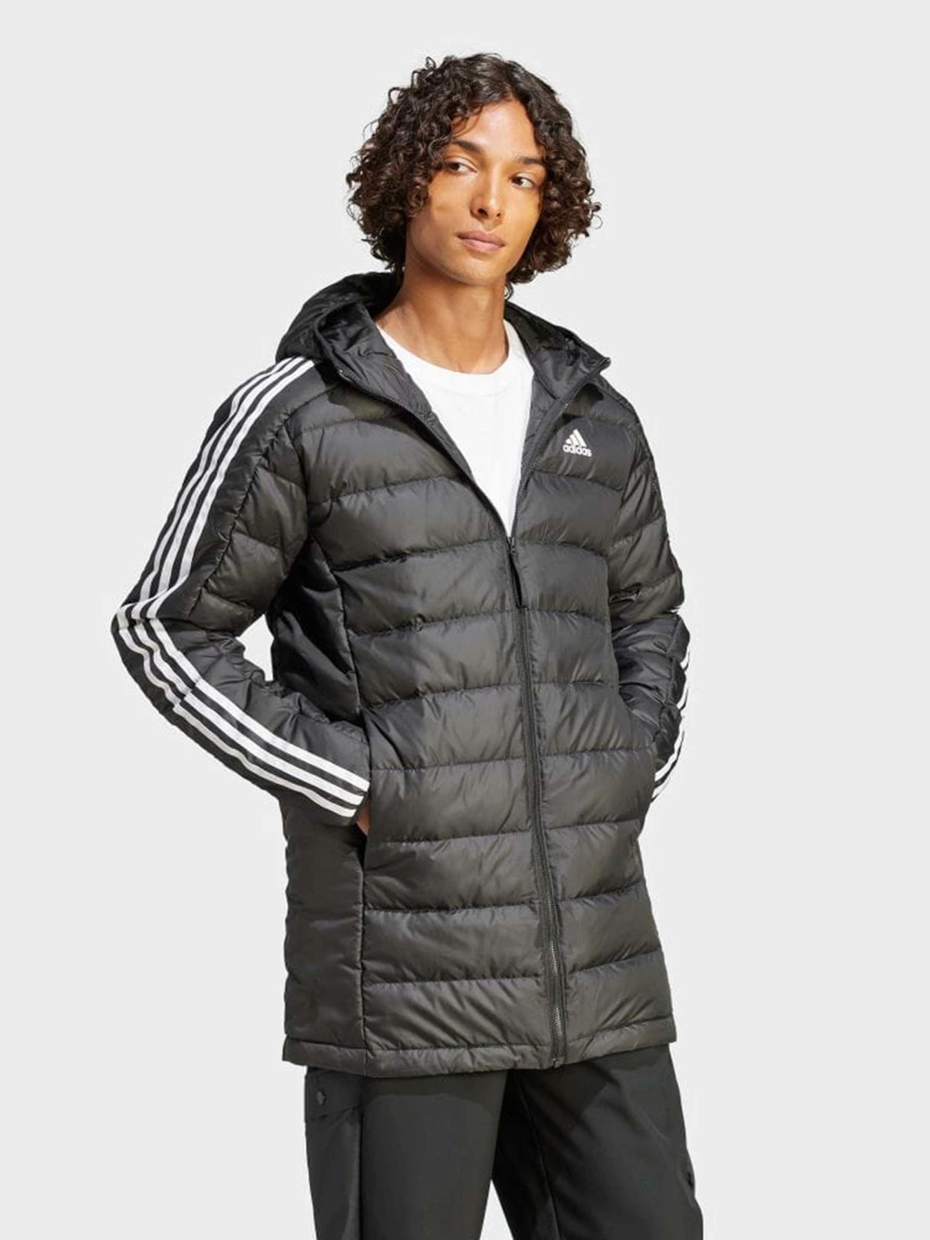 Куртки и дубленки Adidas ESSENTIALS 3-STRIPES модель HZ8522 Куртки и дубленки Adidas ESSENTIALS 3-STRIPES модель HZ8522 Фото