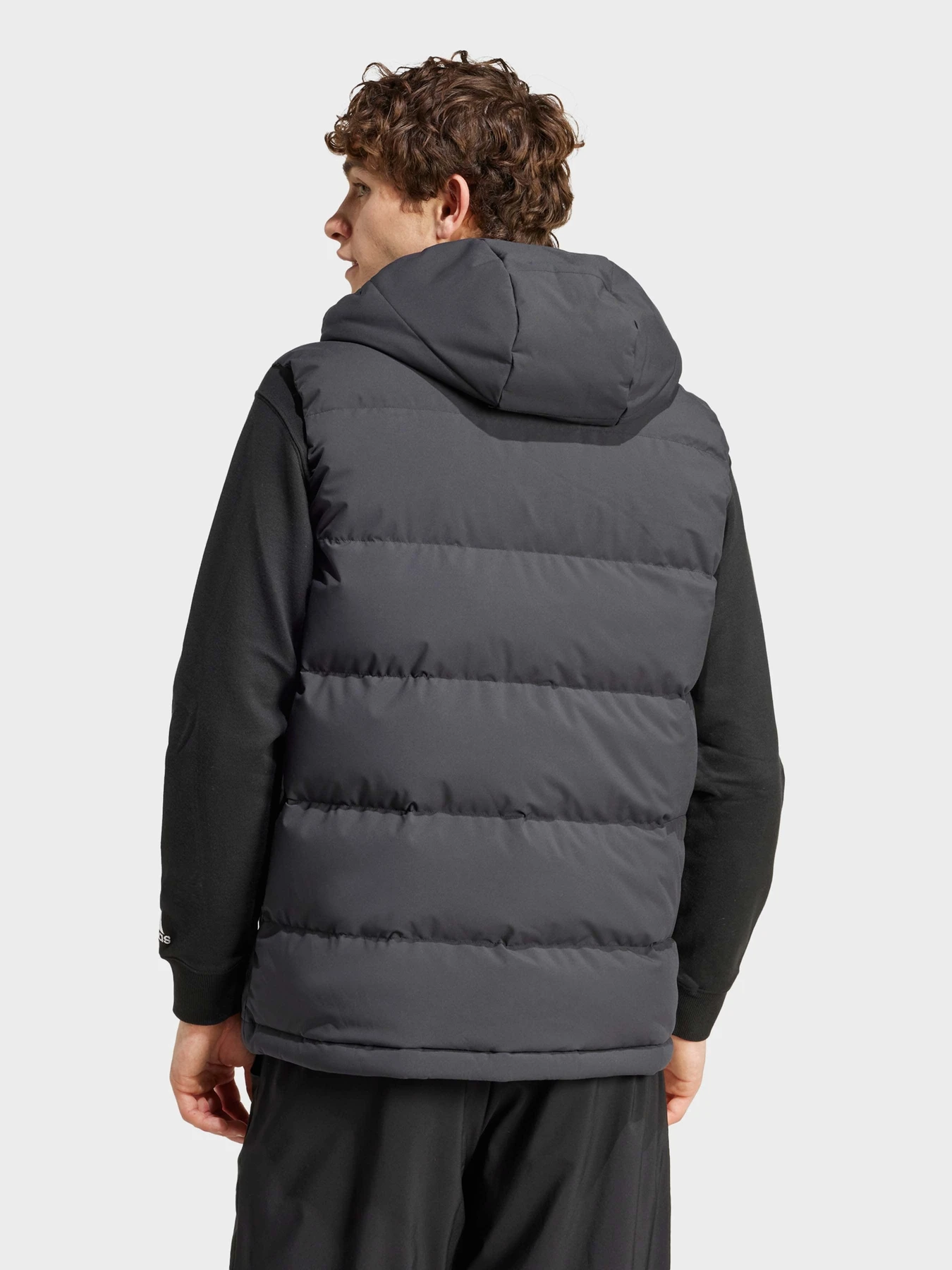 Куртки и дубленки Adidas HELIONIC SPORTSWEAR модель IX8113 Куртки и дубленки Adidas HELIONIC SPORTSWEAR модель IX8113 Фото
