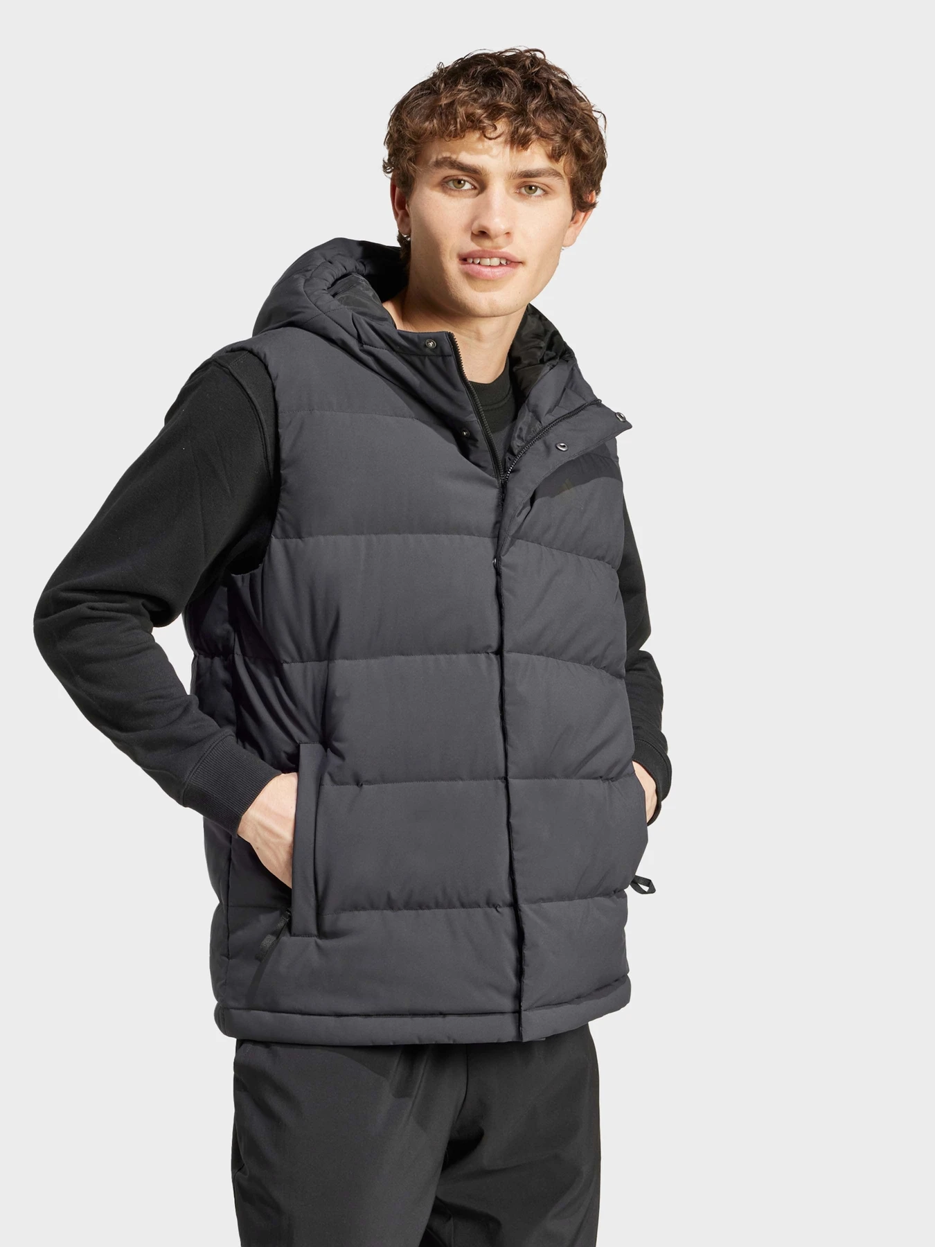 Куртки и дубленки Adidas HELIONIC SPORTSWEAR модель IX8113 Куртки и дубленки Adidas HELIONIC SPORTSWEAR модель IX8113 Фото