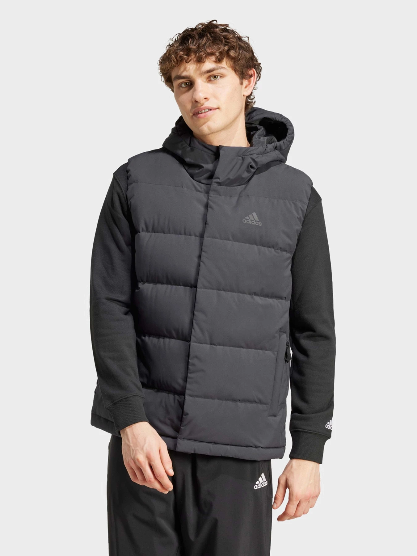 Куртки и дубленки Adidas HELIONIC SPORTSWEAR модель IX8113 Куртки и дубленки Adidas HELIONIC SPORTSWEAR модель IX8113 Фото