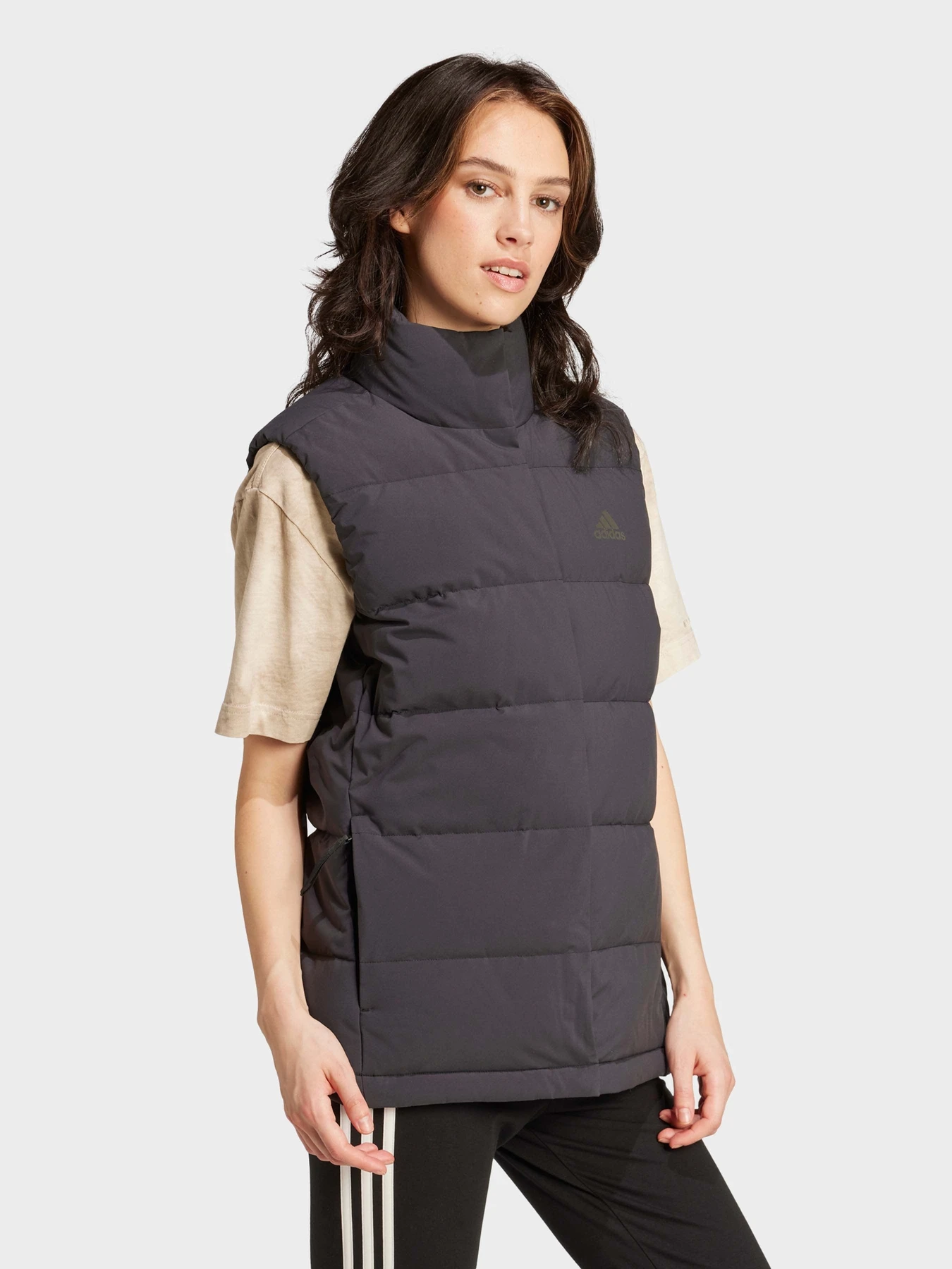 Куртки и дубленки Adidas HELIONIC SPORTSWEAR модель IX8868 Куртки и дубленки Adidas HELIONIC SPORTSWEAR модель IX8868 Фото