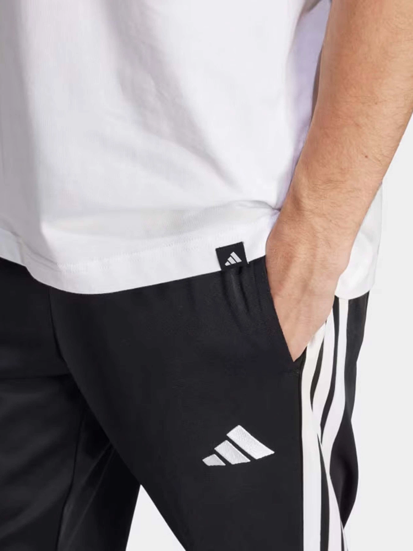 Футболки и поло Adidas модель JJ3959 Фото