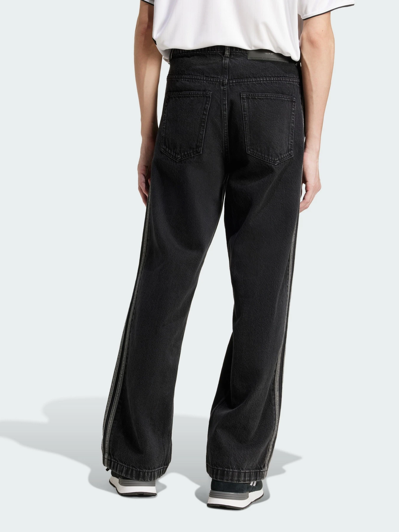 Брюки Adidas ADICOLOR DENIM FIREBIRD модель JC6718 Брюки Adidas ADICOLOR DENIM FIREBIRD модель JC6718 Фото