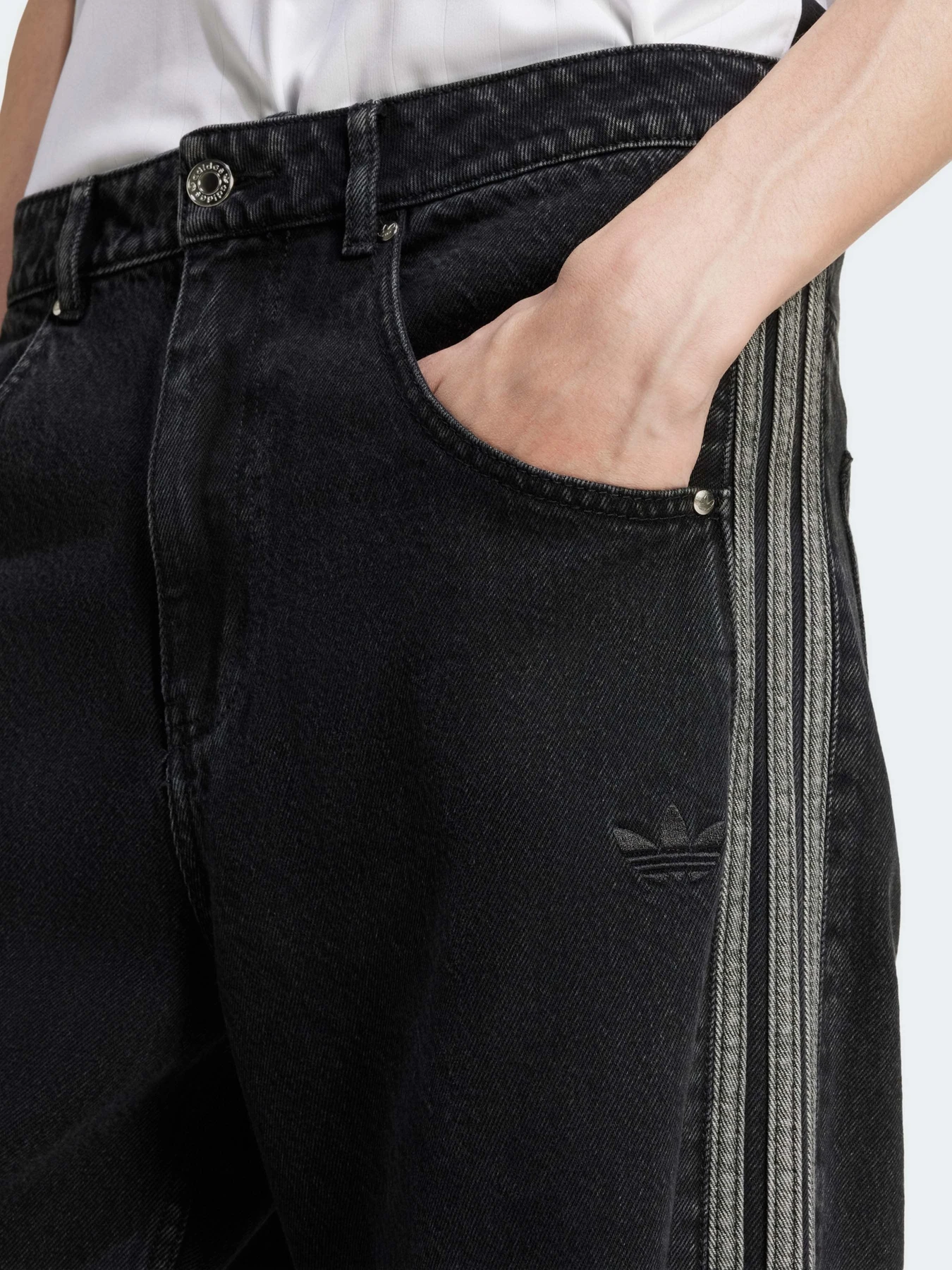 Брюки Adidas ADICOLOR DENIM FIREBIRD модель JC6718 Брюки Adidas ADICOLOR DENIM FIREBIRD модель JC6718 Фото