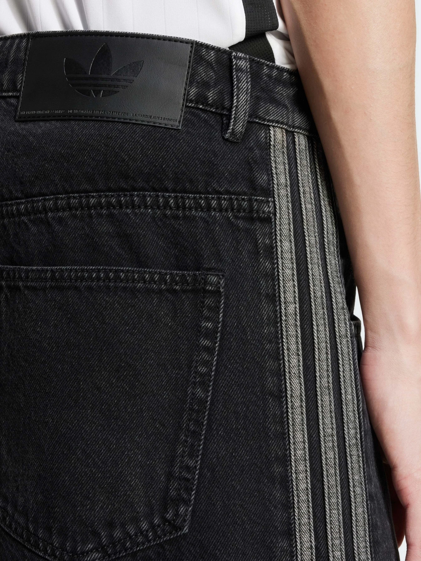 Брюки Adidas ADICOLOR DENIM FIREBIRD модель JC6718 Брюки Adidas ADICOLOR DENIM FIREBIRD модель JC6718 Фото
