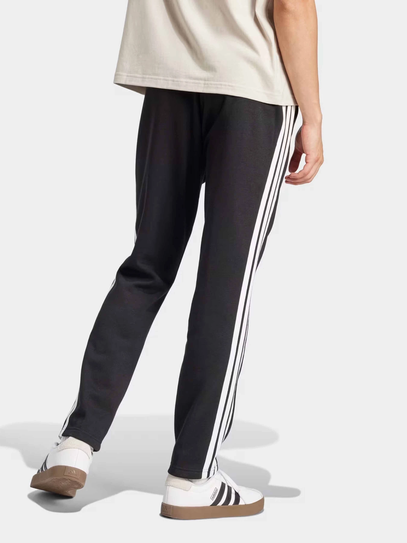 Брюки Adidas ESSENTIALS 3-STRIPES модель JD1854 Брюки Adidas ESSENTIALS 3-STRIPES модель JD1854 Фото