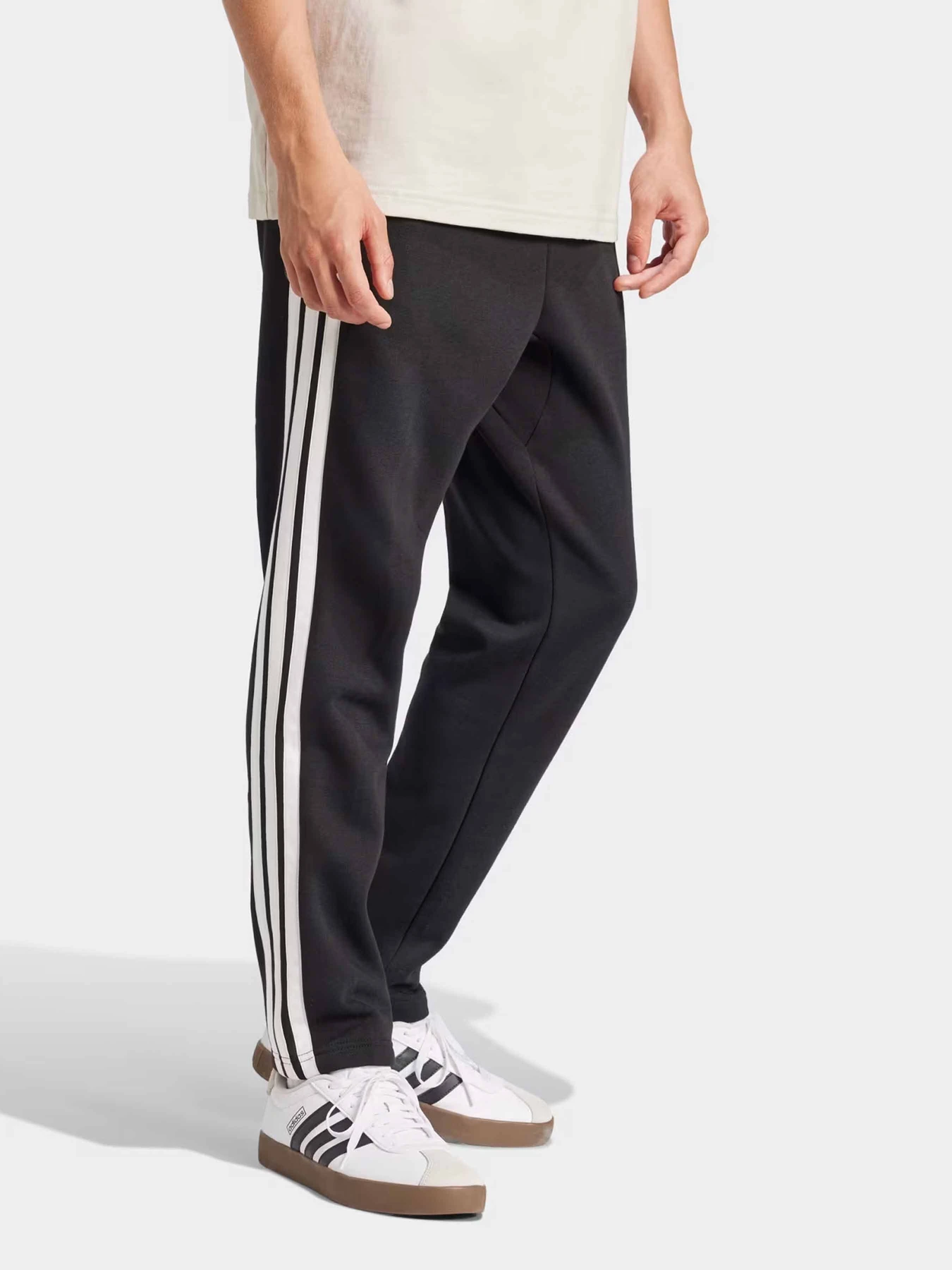 Брюки Adidas ESSENTIALS 3-STRIPES модель JD1854 Брюки Adidas ESSENTIALS 3-STRIPES модель JD1854 Фото