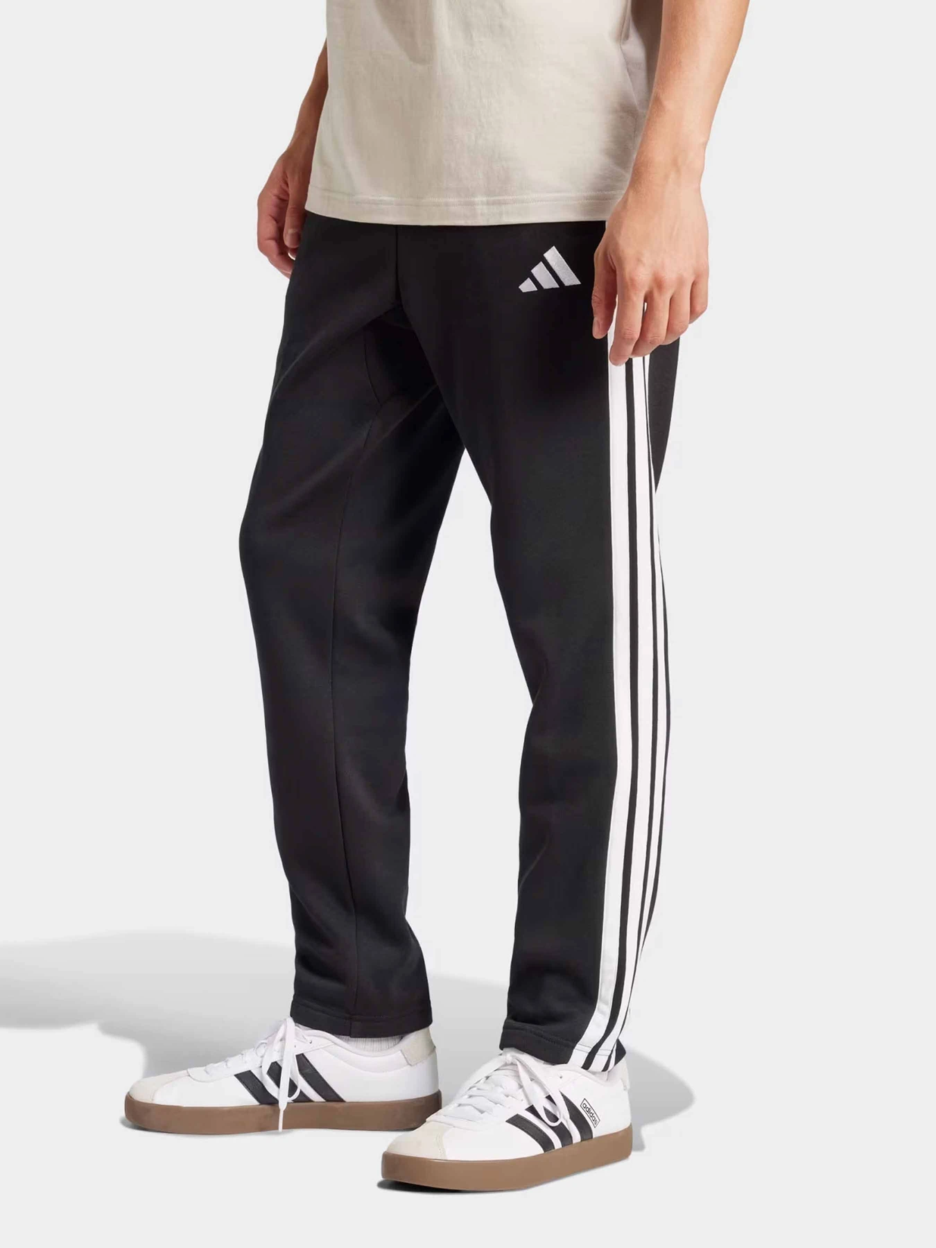 Брюки Adidas ESSENTIALS 3-STRIPES модель JD1854 Брюки Adidas ESSENTIALS 3-STRIPES модель JD1854 Фото