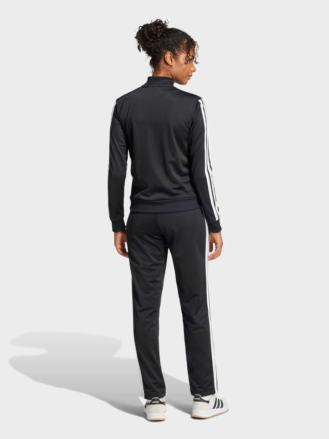 Костюмы Adidas ESSENTIALS 3-STRIPES модель JD5434 Костюмы Adidas ESSENTIALS 3-STRIPES модель JD5434 Фото