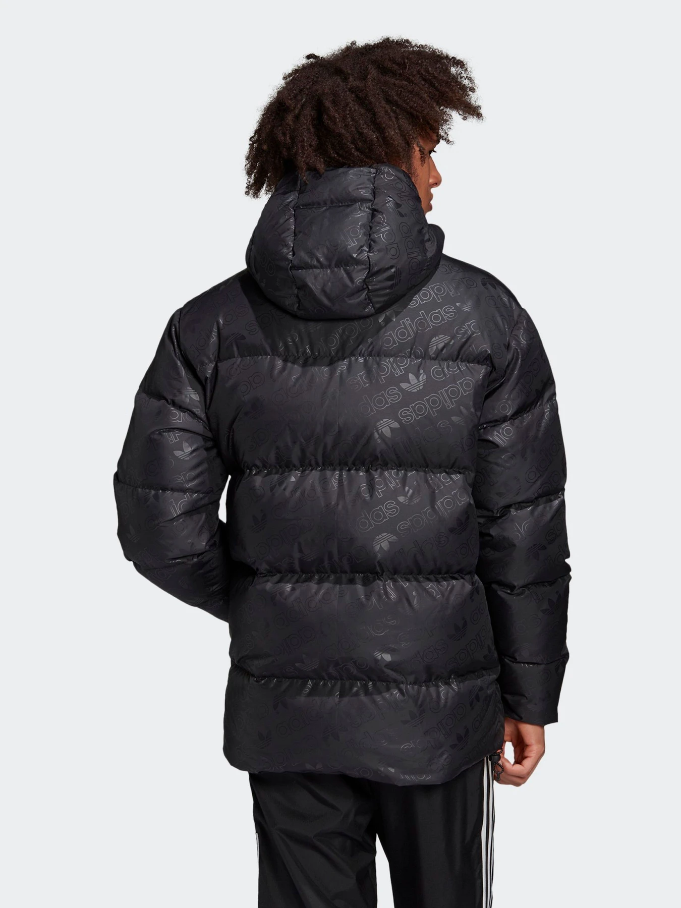 Куртки и дубленки Adidas модель JW5839 Куртки и дубленки Adidas модель JW5839 Фото