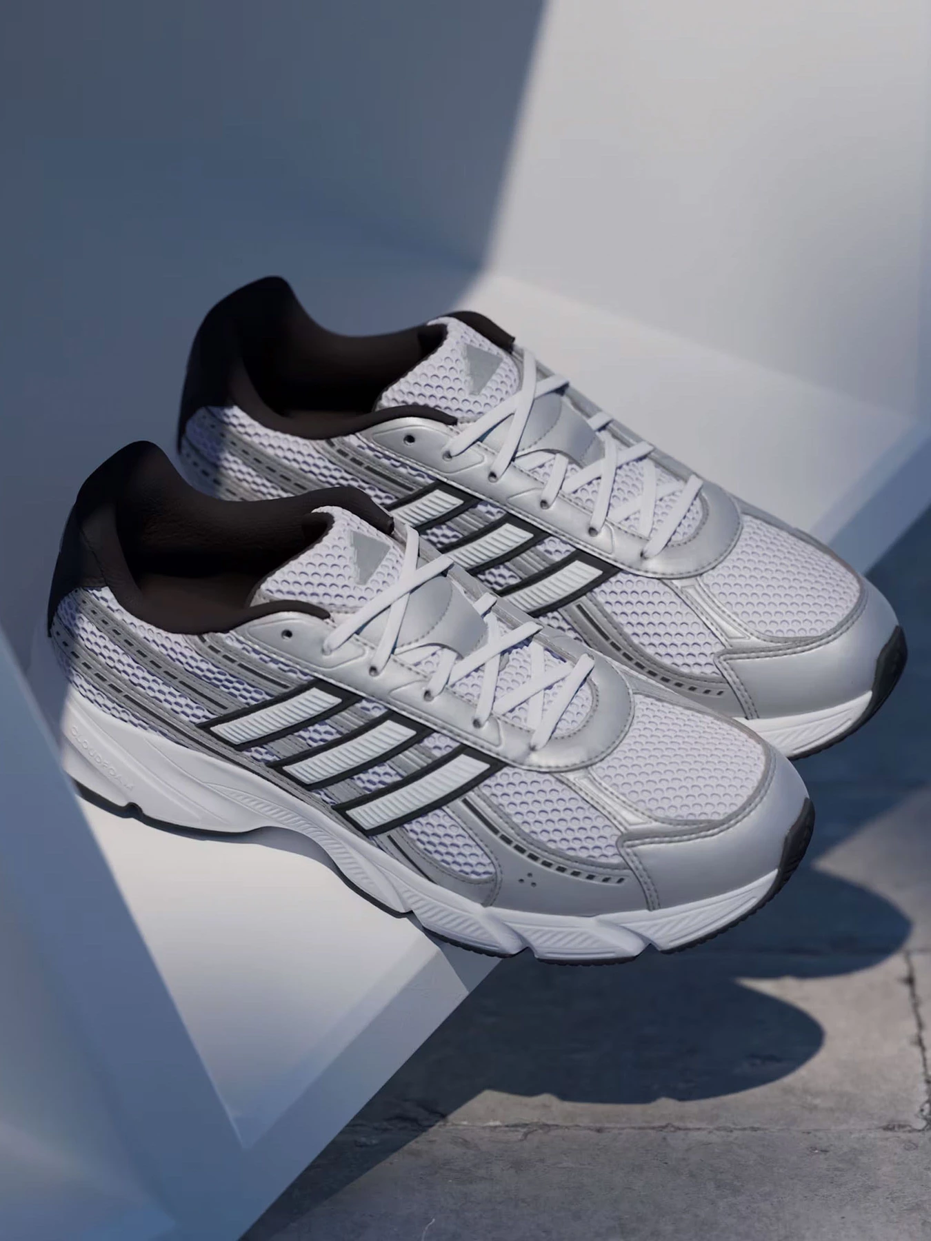 Кросівки Adidas "TECHNOCHAOS 2000
" модель HQ7282 Фото