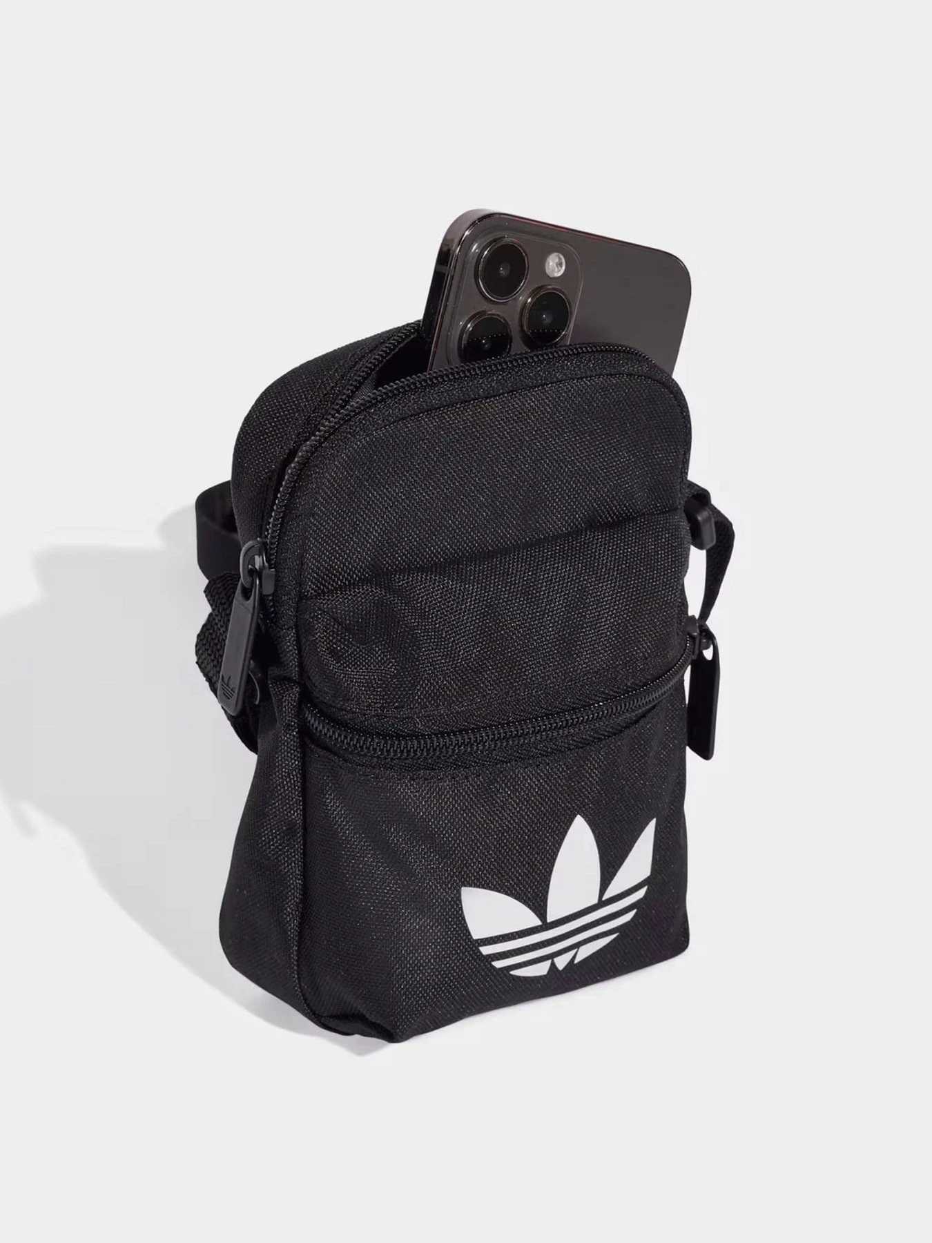 Сумки Adidas ADICOLOR CLASSIC FESTIVAL модель JX0227 Сумки Adidas ADICOLOR CLASSIC FESTIVAL модель JX0227 Фото