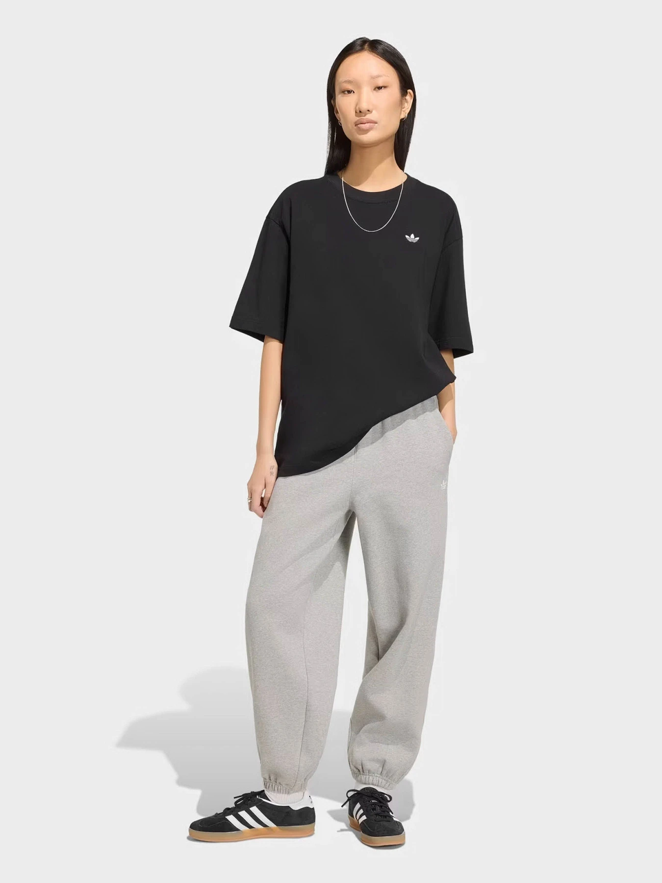 Футболки и поло Adidas ESSENTIALS модель KR3595 Футболки и поло Adidas ESSENTIALS модель KR3595 Фото