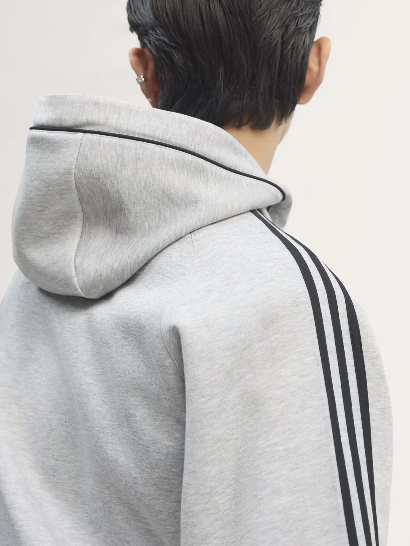 Худи и свитшоты Adidas SPACER модель KR7070 Фото