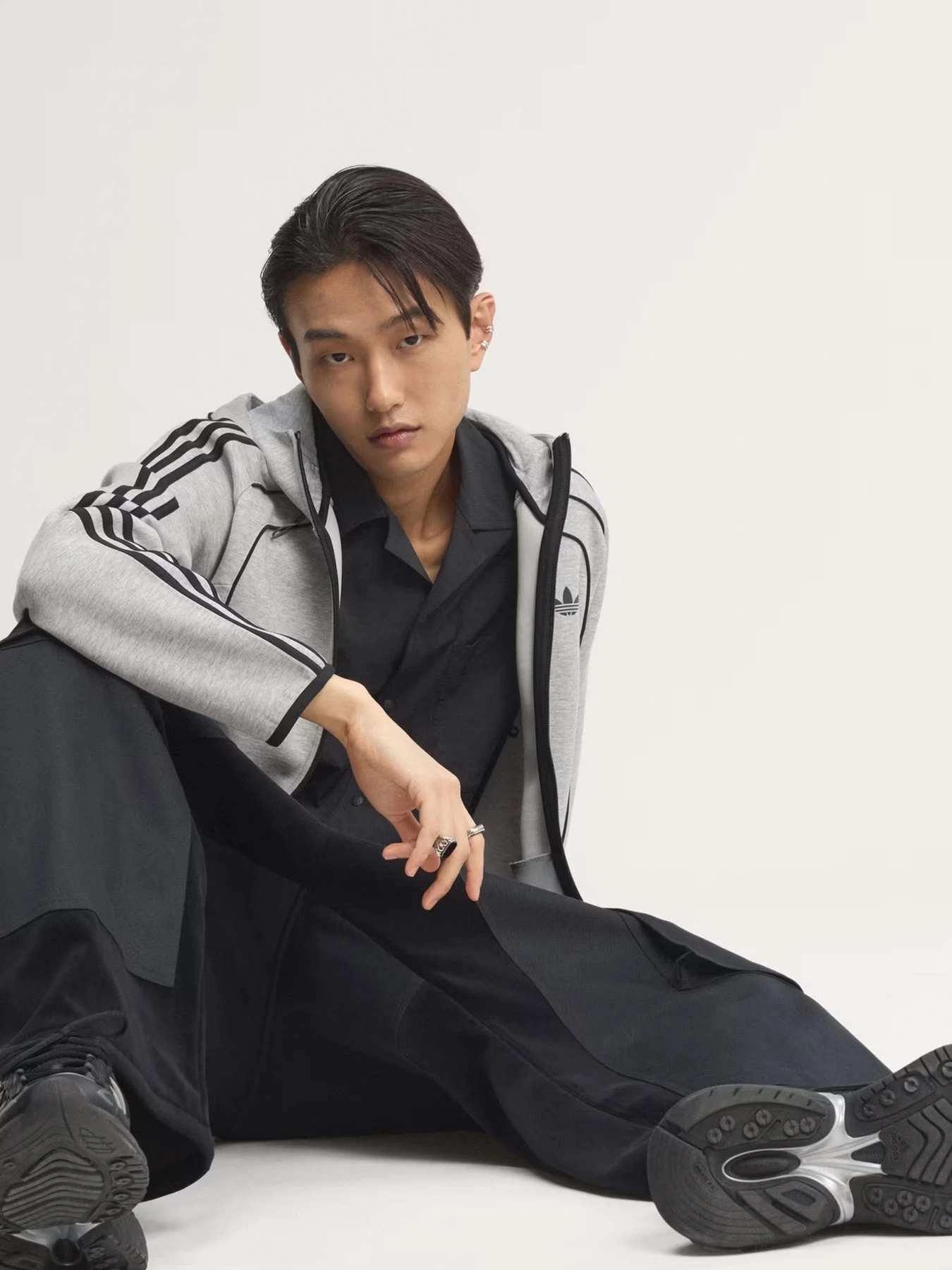 Худи и свитшоты Adidas SPACER модель KR7070 Фото