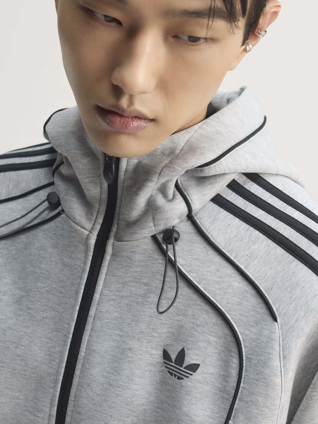 Худи и свитшоты Adidas SPACER модель KR7070 Фото