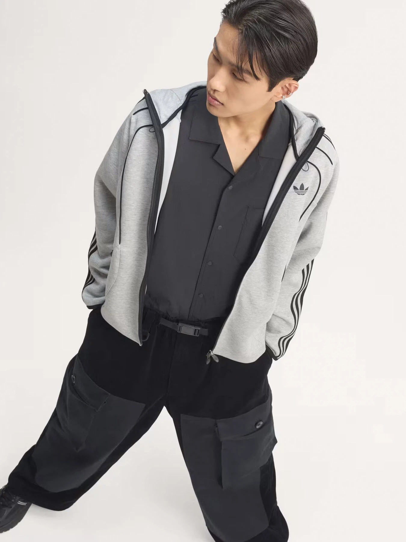 Худи и свитшоты Adidas SPACER модель KR7070 Фото