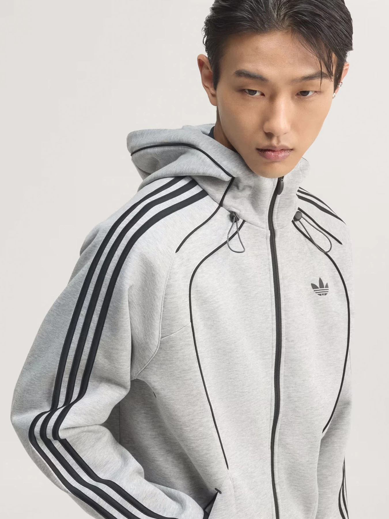 Худи и свитшоты Adidas SPACER модель KR7070 Фото