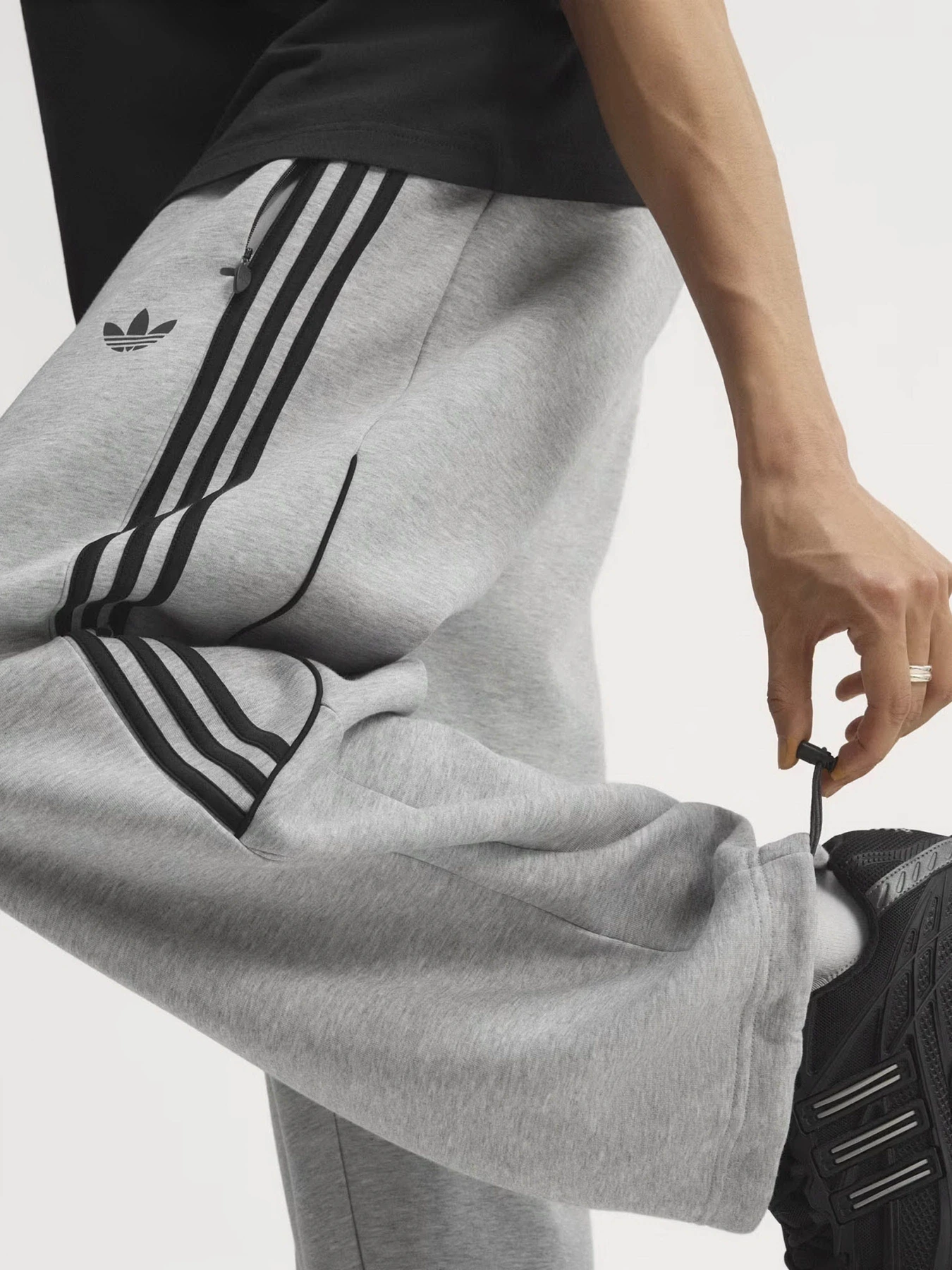 Брюки Adidas SPACER модель KR7073 Брюки Adidas SPACER модель KR7073 Фото