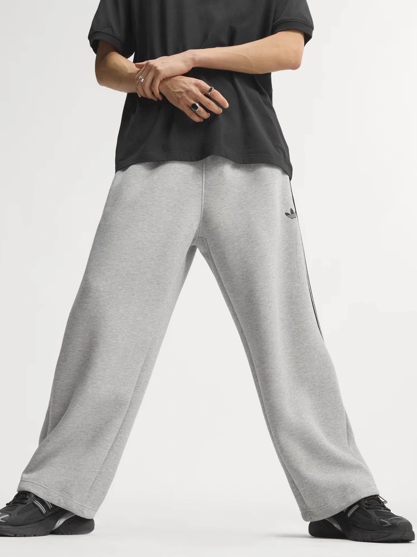 Брюки Adidas SPACER модель KR7073 Брюки Adidas SPACER модель KR7073 Фото
