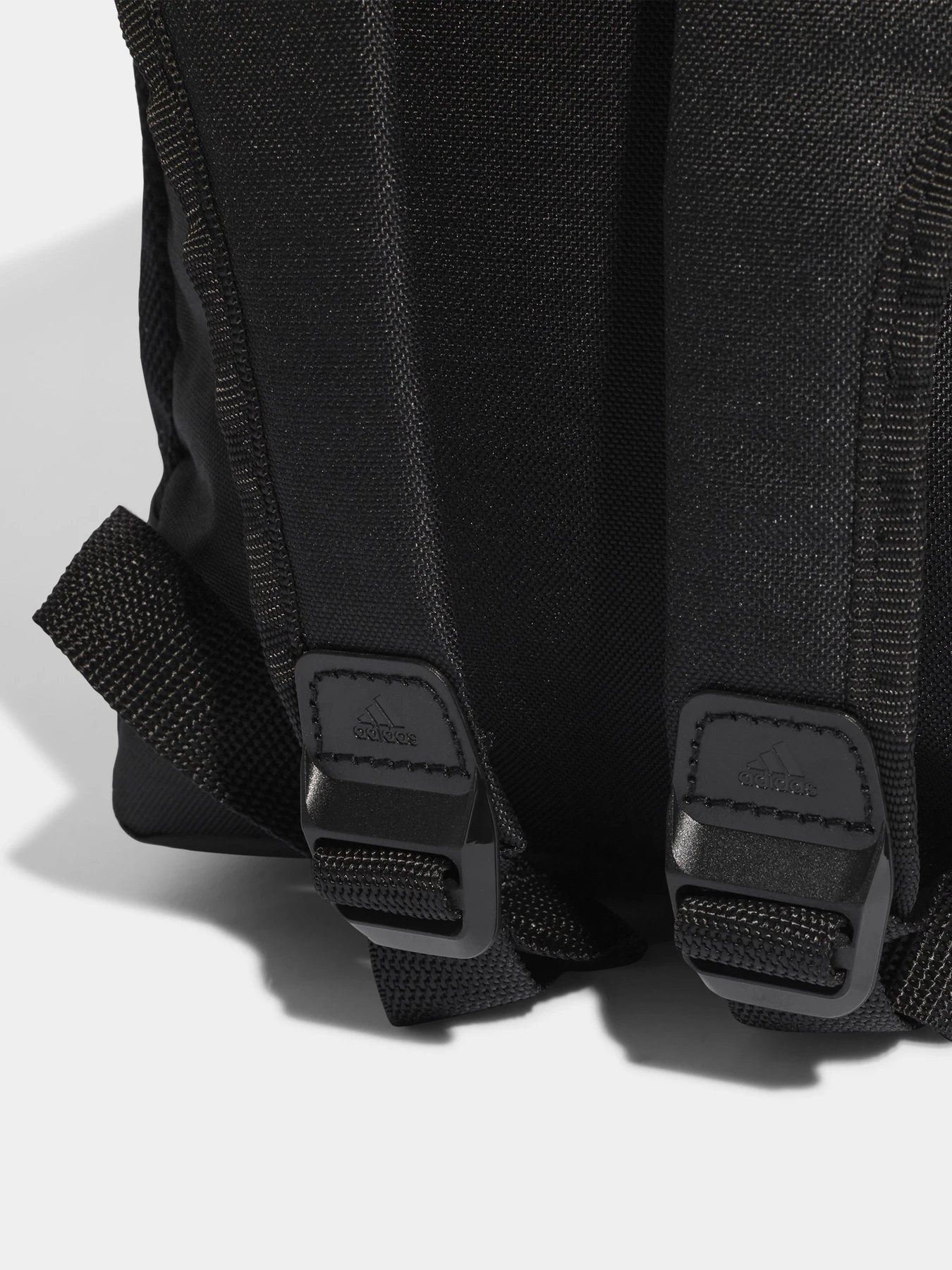 Рюкзаки Adidas LINEAR BP 22,5 L модель HT4746 Рюкзаки Adidas LINEAR BP 22,5 L модель HT4746 Фото