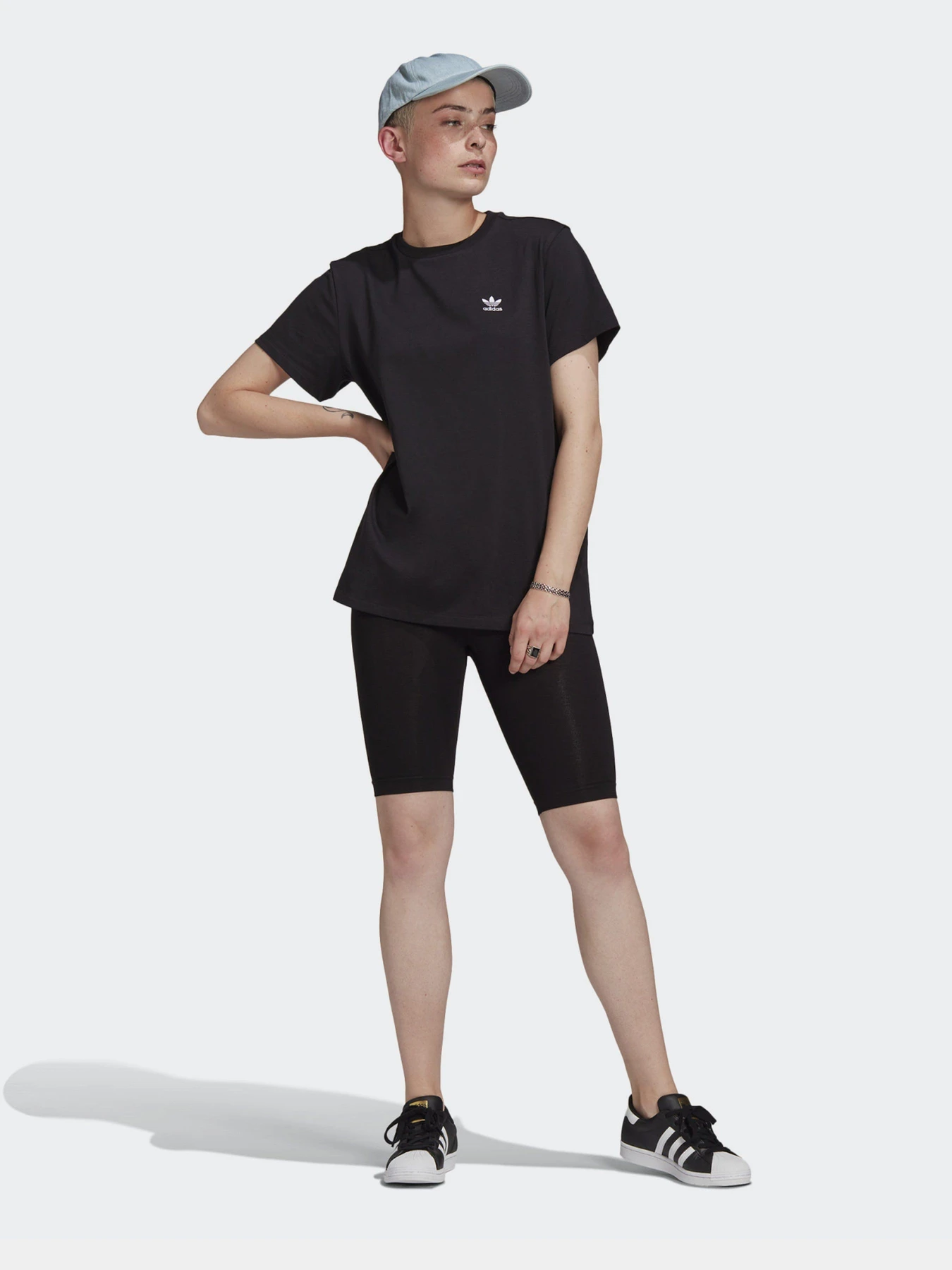 Футболки і поло Adidas LOUNGEWEAR ADICOLOR CLASSICS LOOSE модель GN2919 Футболки і поло Adidas LOUNGEWEAR ADICOLOR CLASSICS LOOSE модель GN2919 Фото