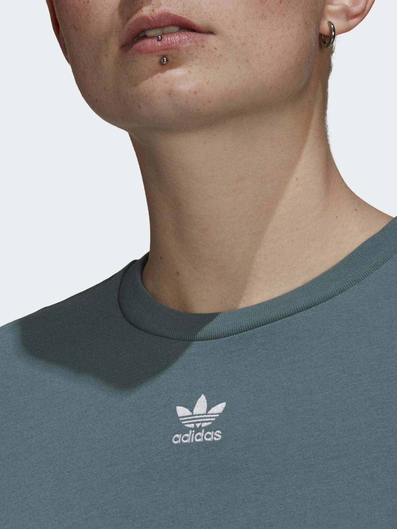 Футболки и поло Adidas ADICOLOR CLASSICS модель GN2808 Футболки и поло Adidas ADICOLOR CLASSICS модель GN2808 Фото