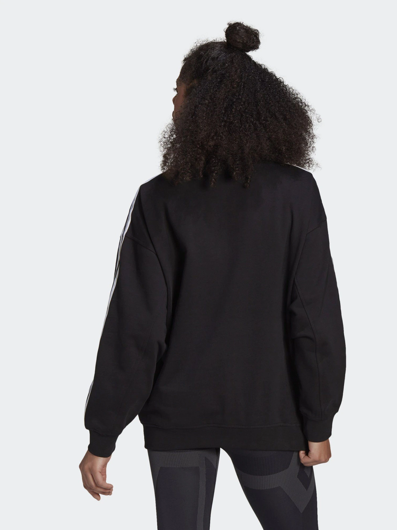 Худи и свитшоты Adidas LOUNGEWEAR ADICOLOR CLASSICS OVERSIZE модель GN2783 Худи и свитшоты Adidas LOUNGEWEAR ADICOLOR CLASSICS OVERSIZE модель GN2783 Фото
