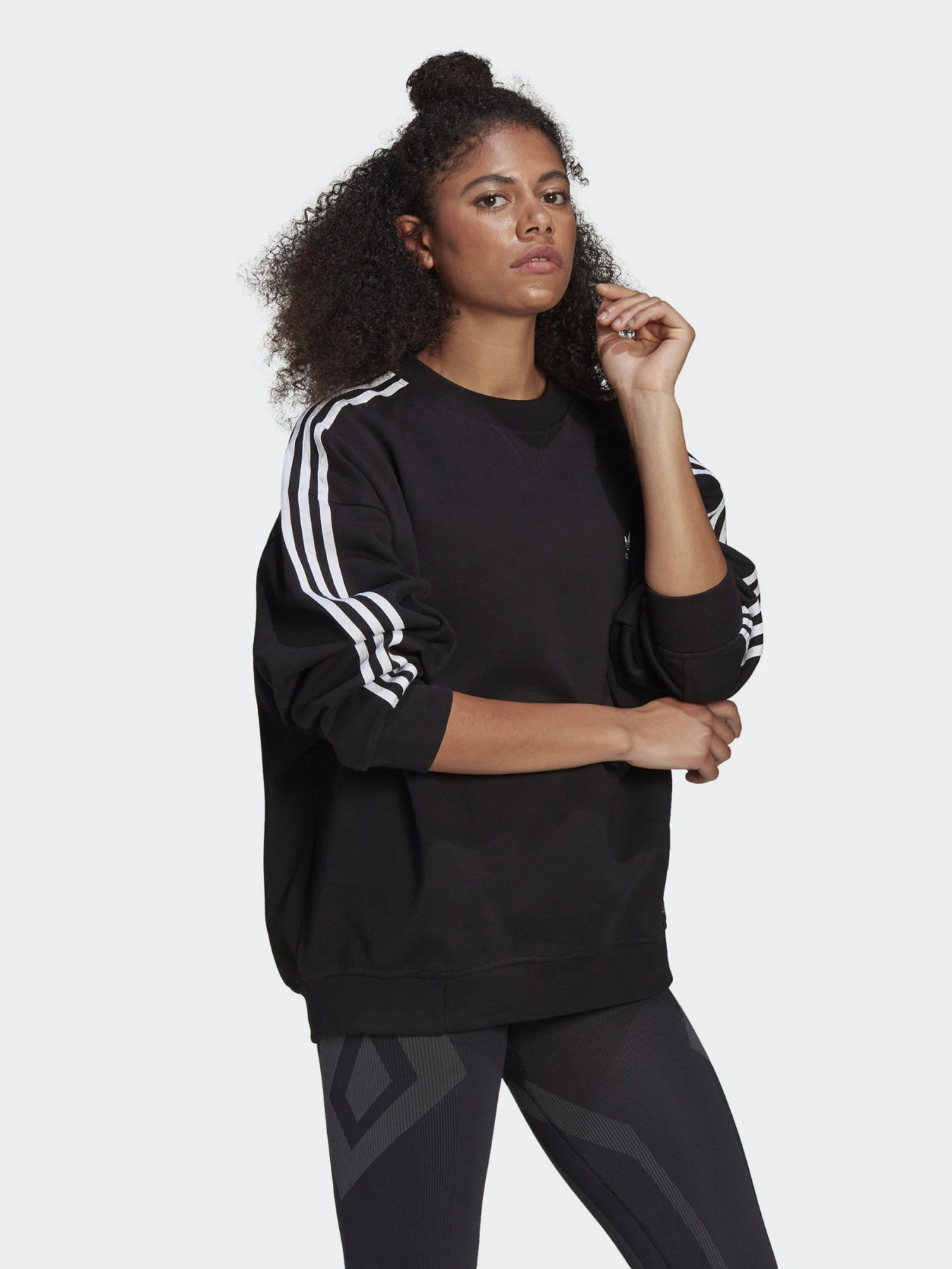 Худи и свитшоты Adidas LOUNGEWEAR ADICOLOR CLASSICS OVERSIZE модель GN2783 Худи и свитшоты Adidas LOUNGEWEAR ADICOLOR CLASSICS OVERSIZE модель GN2783 Фото