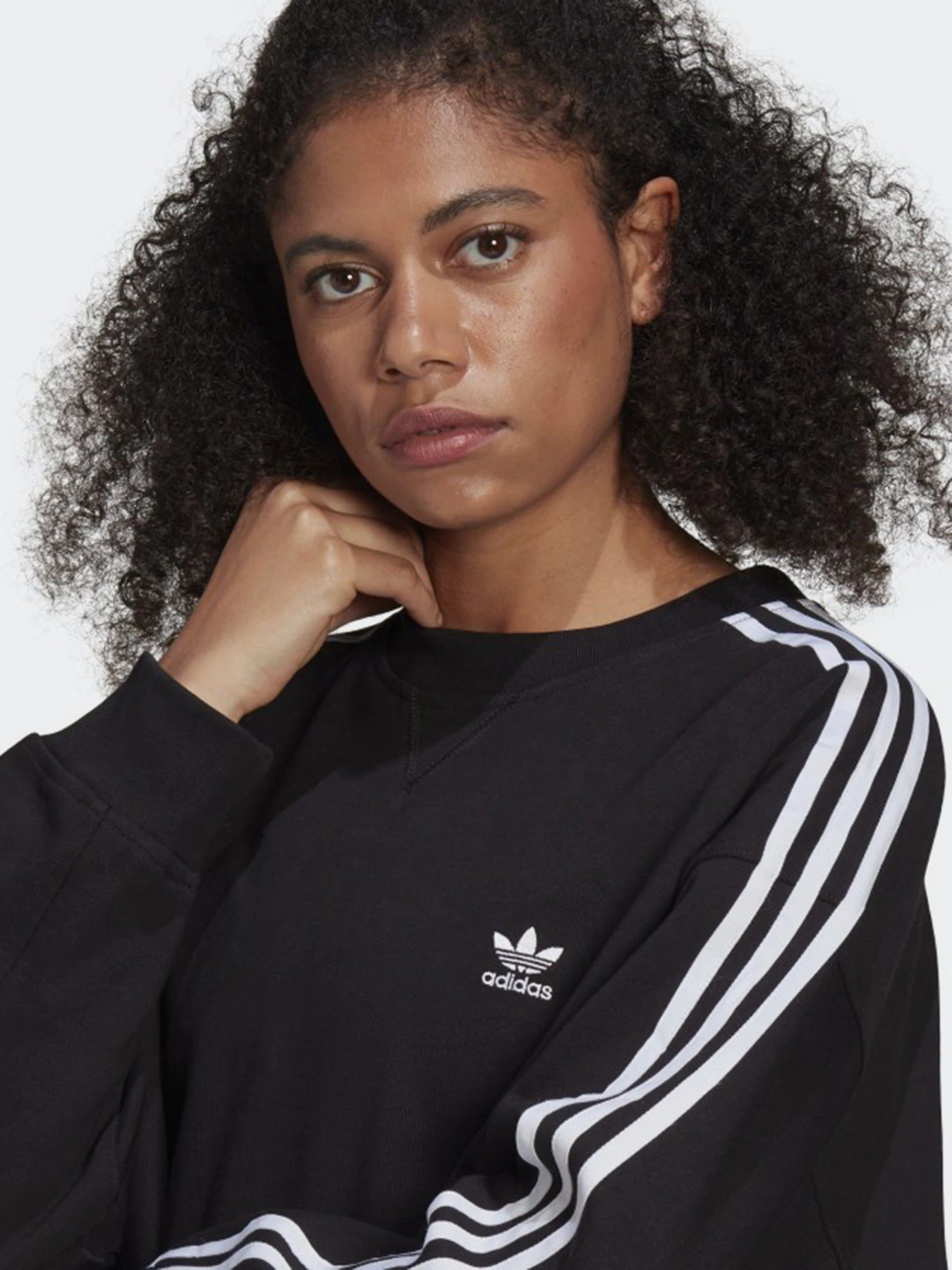 Худи и свитшоты Adidas LOUNGEWEAR ADICOLOR CLASSICS OVERSIZE модель GN2783 Худи и свитшоты Adidas LOUNGEWEAR ADICOLOR CLASSICS OVERSIZE модель GN2783 Фото