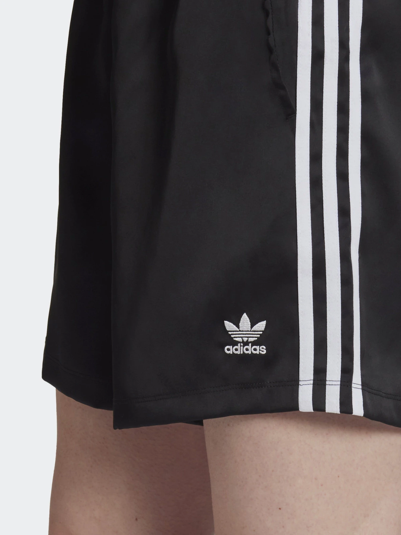 Шорти Adidas ADICOLOR CLASSICS модель GN2774 Шорти Adidas ADICOLOR CLASSICS модель GN2774 Фото