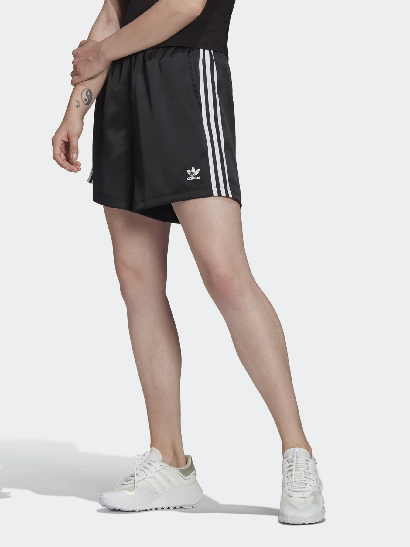 Шорти Adidas ADICOLOR CLASSICS модель GN2774 Шорти Adidas ADICOLOR CLASSICS модель GN2774 Фото
