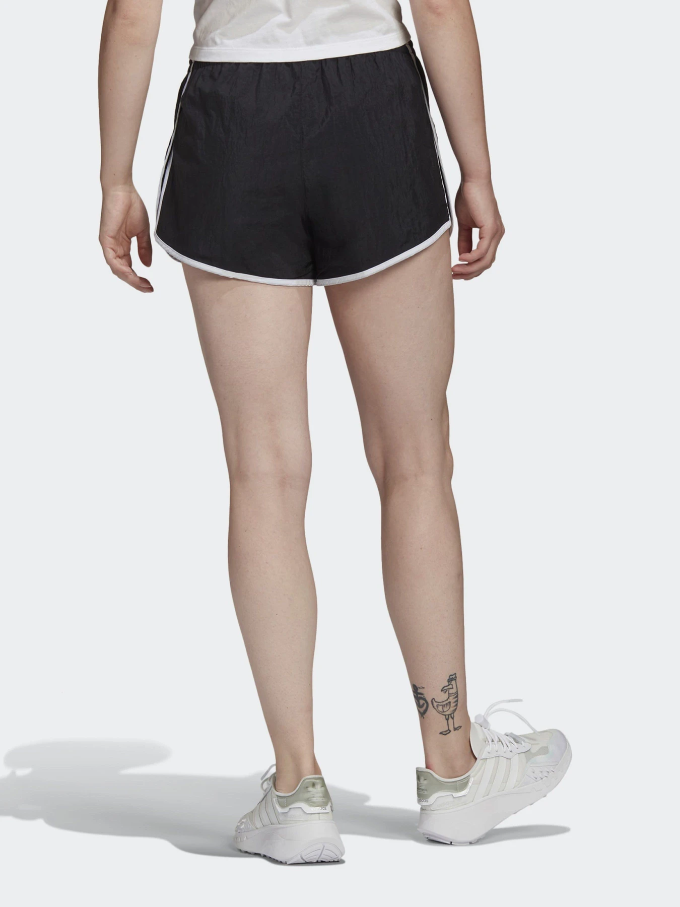 Шорты Adidas ADICOLOR CLASSICS 3-STRIPES модель GN2885 Шорты Adidas ADICOLOR CLASSICS 3-STRIPES модель GN2885 Фото