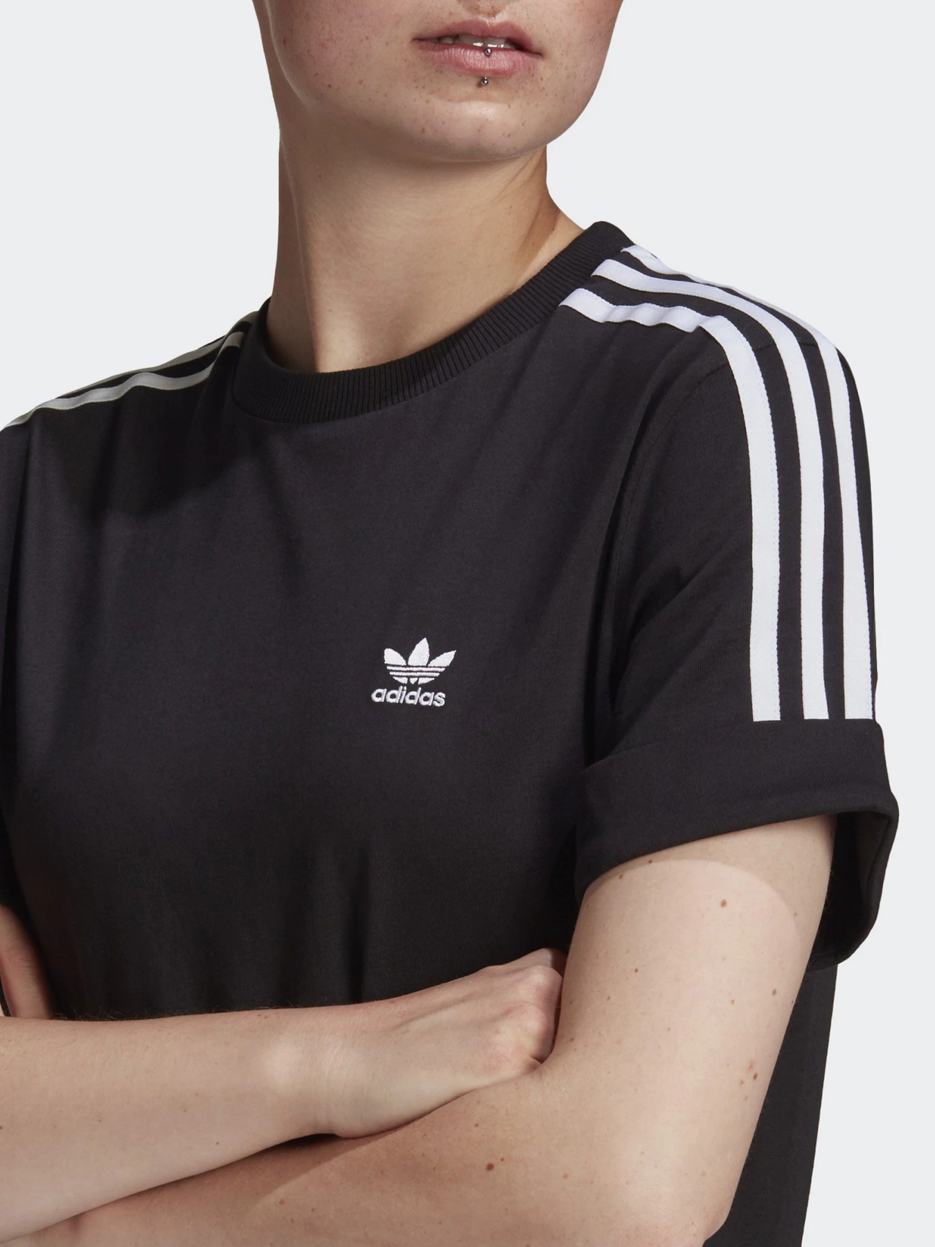 Сукні Adidas ADICOLOR CLASSICS модель GN2777 Сукні Adidas ADICOLOR CLASSICS модель GN2777 Фото