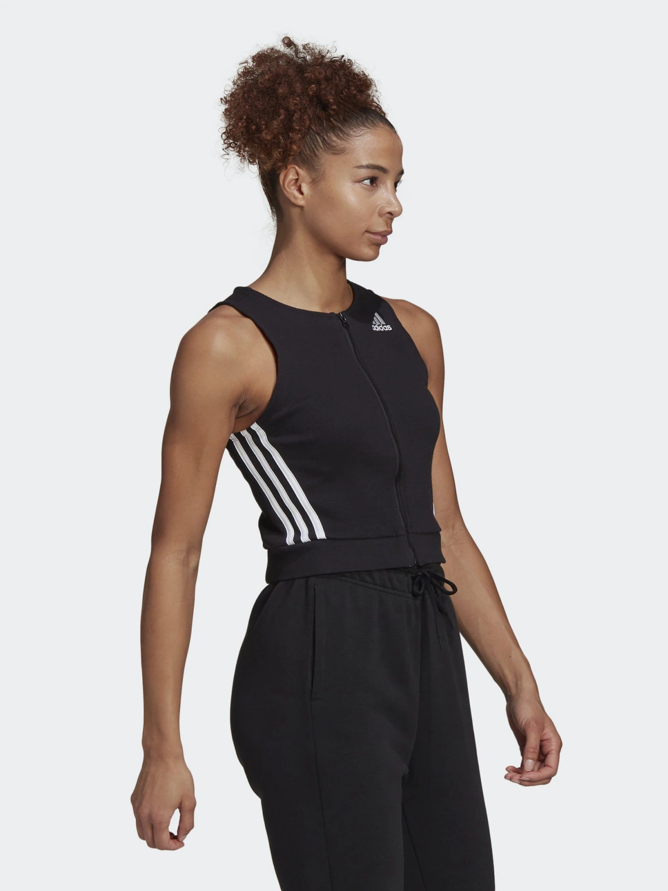 Футболки и поло Adidas SPORTSWEAR FITTED FIT модель GP8717 Футболки и поло Adidas SPORTSWEAR FITTED FIT модель GP8717 Фото