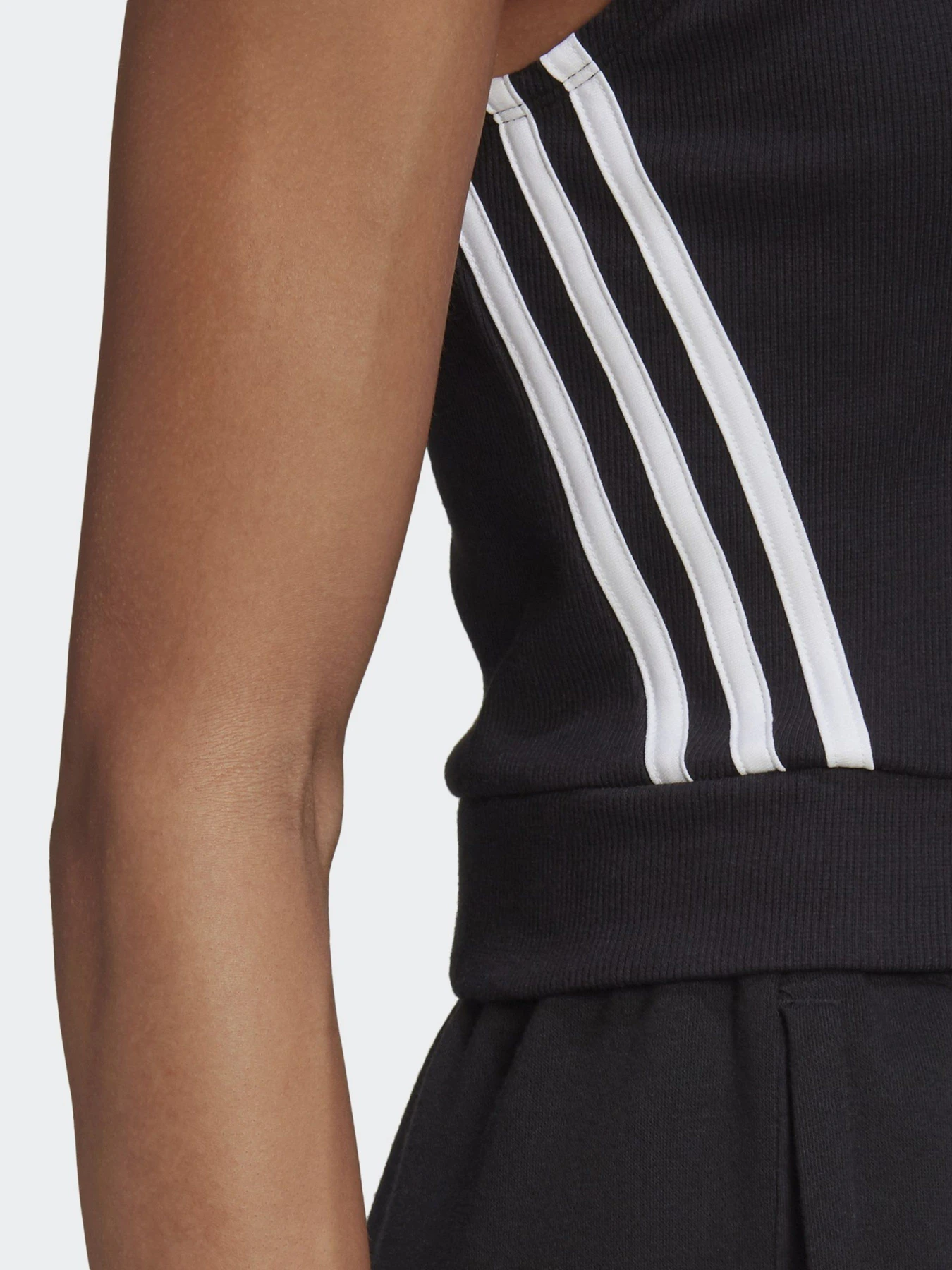Футболки и поло Adidas SPORTSWEAR FITTED FIT модель GP8717 Футболки и поло Adidas SPORTSWEAR FITTED FIT модель GP8717 Фото