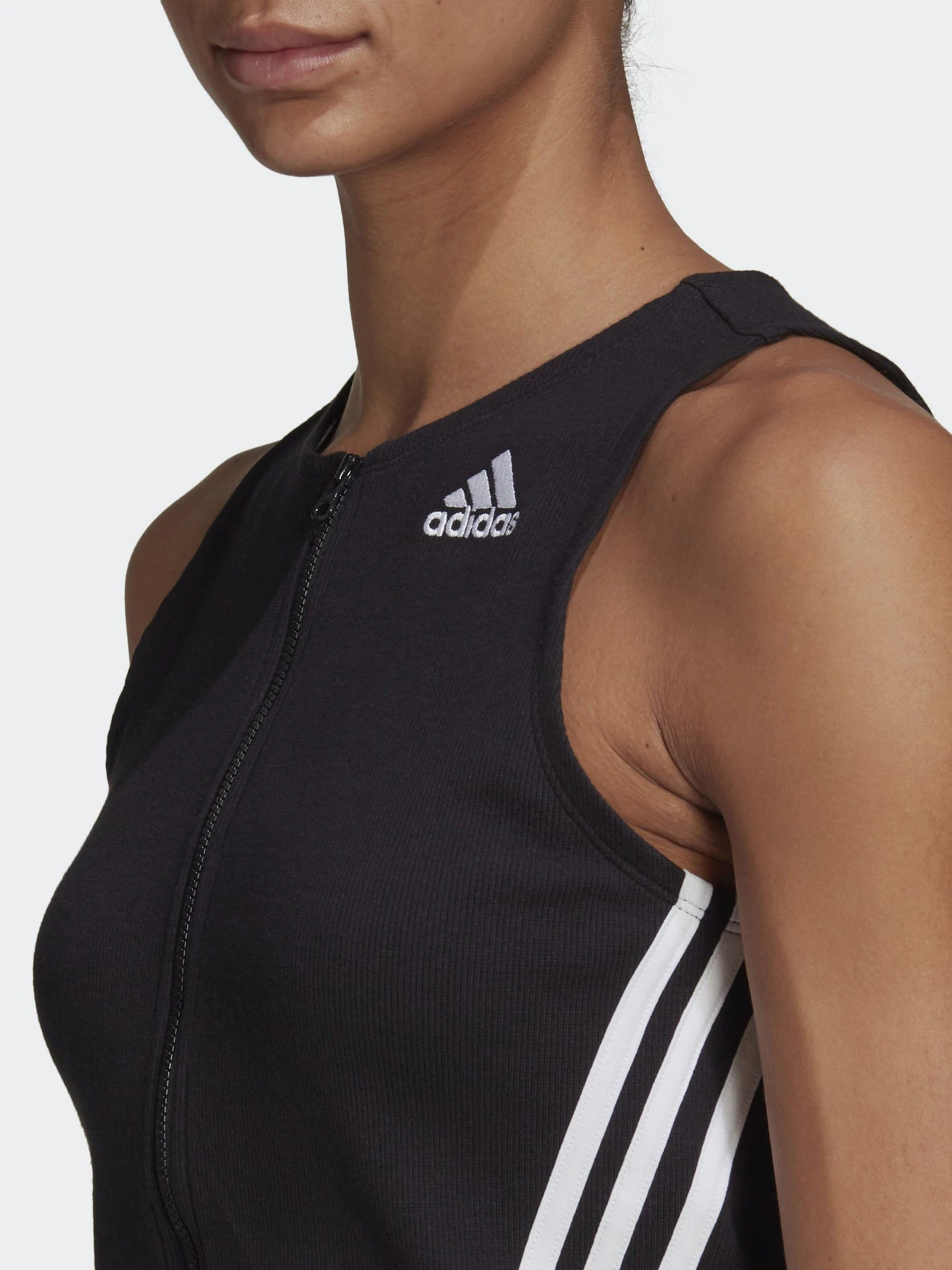 Футболки и поло Adidas SPORTSWEAR FITTED FIT модель GP8717 Футболки и поло Adidas SPORTSWEAR FITTED FIT модель GP8717 Фото
