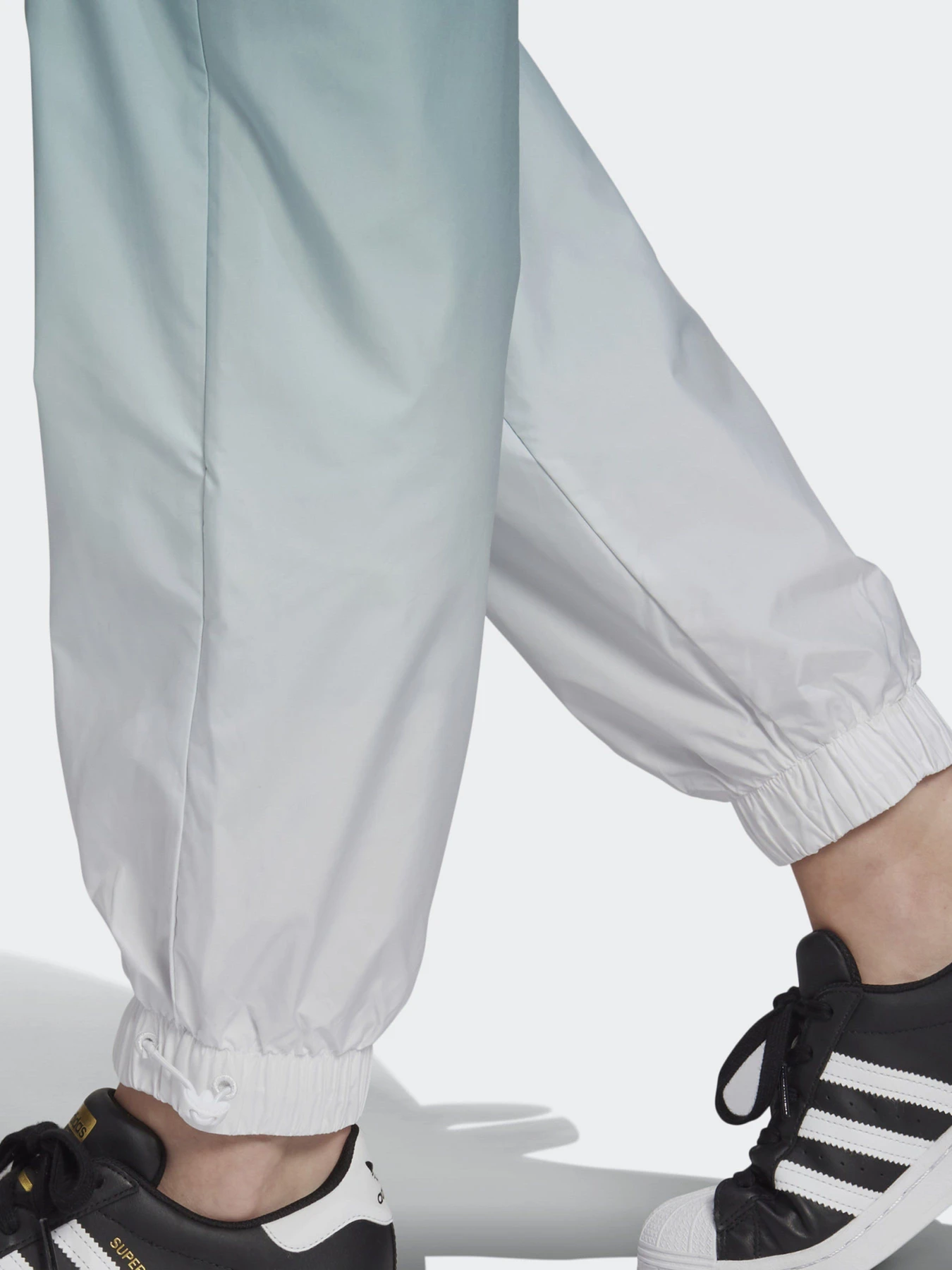 Брюки Adidas Adicolor Trefoil 3D Originals модель GN2850 Брюки Adidas Adicolor Trefoil 3D Originals модель GN2850 Фото