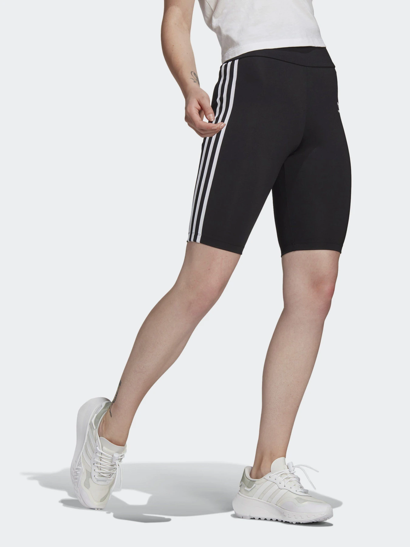 Шорты Adidas Adicolor Classics Primeblue модель GN2842 Шорты Adidas Adicolor Classics Primeblue модель GN2842 Фото