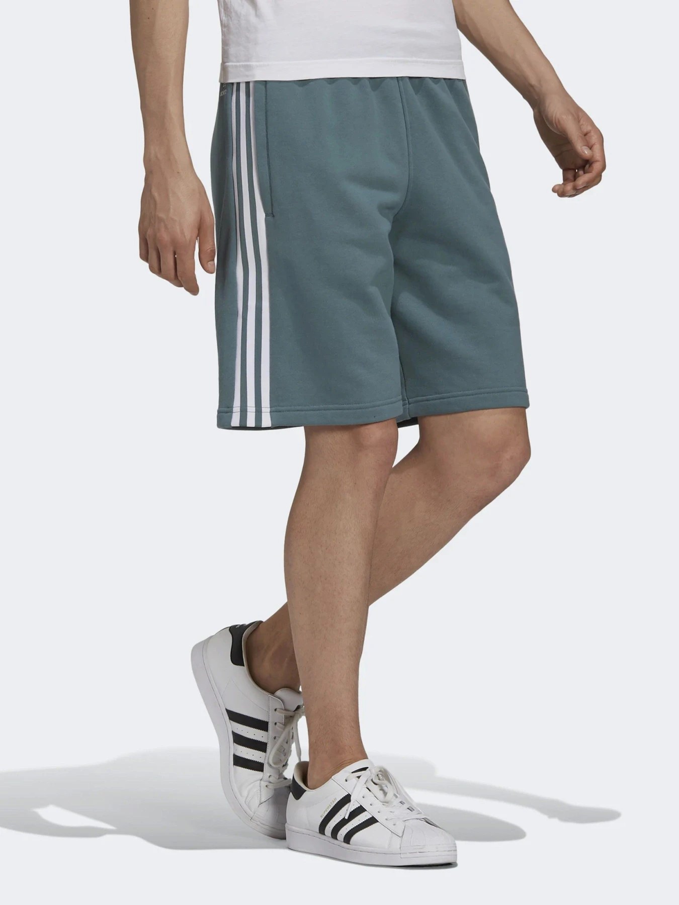 Шорты Adidas Adicolor модель GN3591 Шорты Adidas Adicolor модель GN3591 Фото