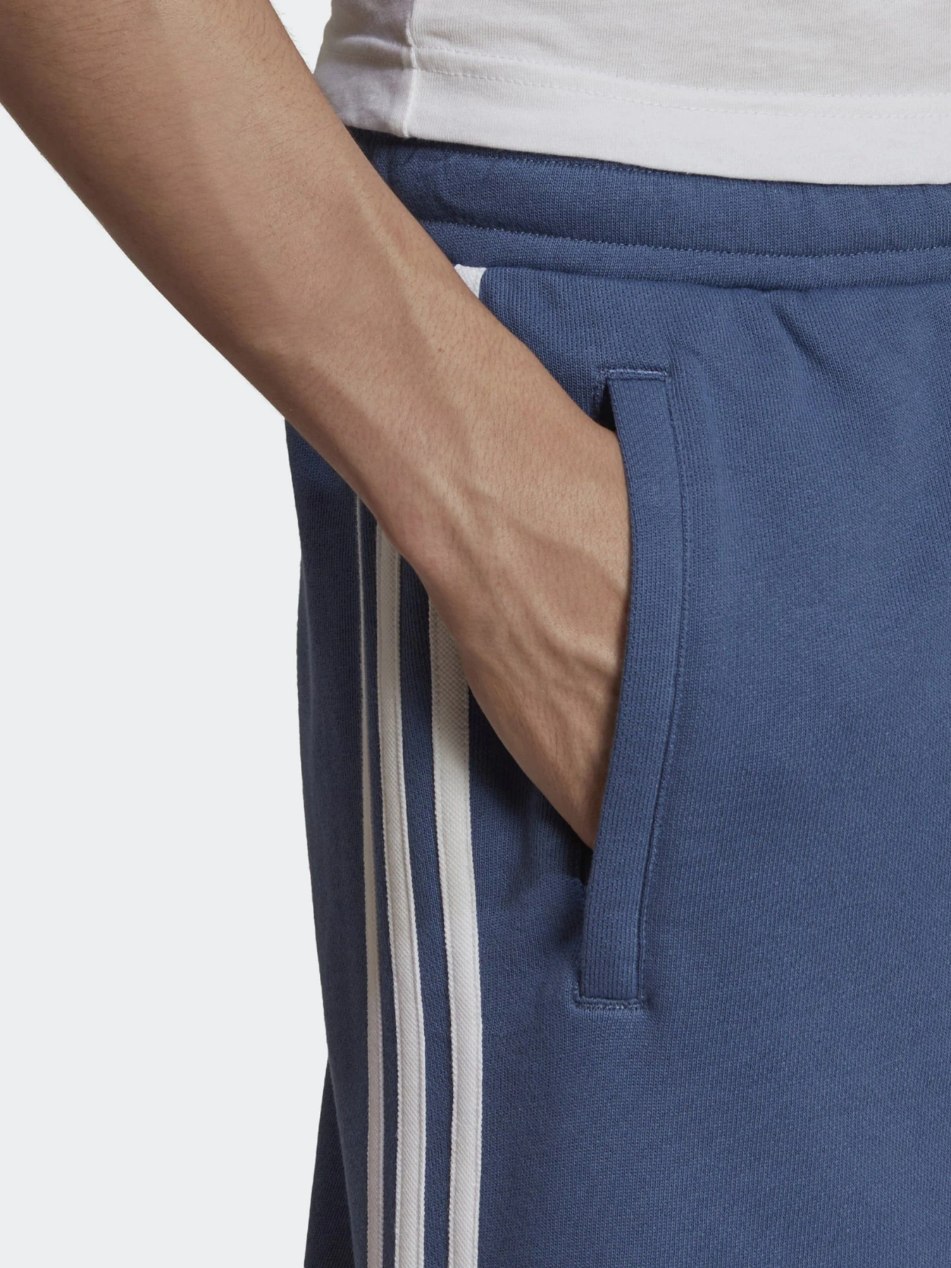 Шорты Adidas Adicolor 3-STRIPES модель GN4474 Шорты Adidas Adicolor 3-STRIPES модель GN4474 Фото