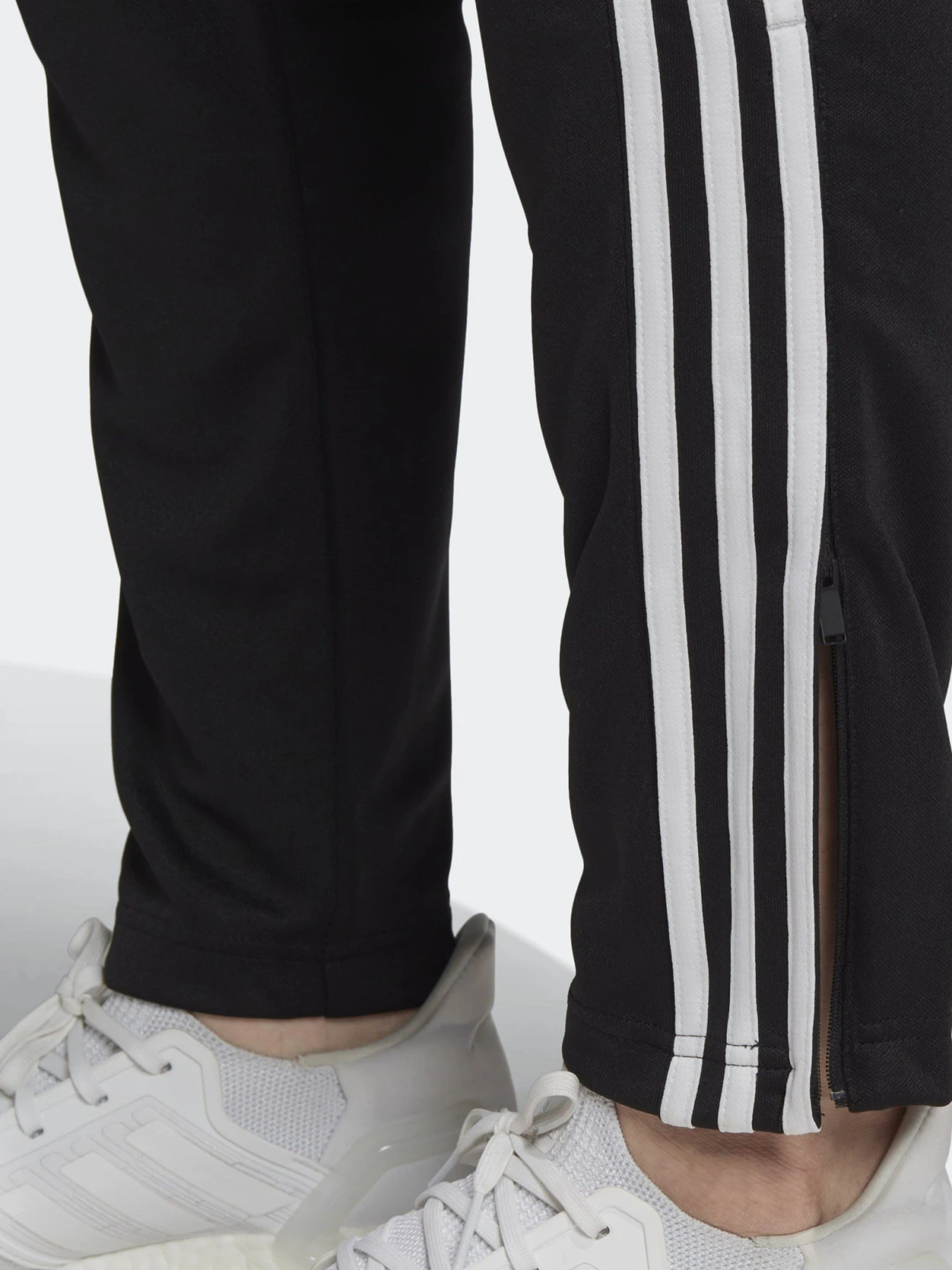 Костюмы Adidas ATHLETICS TIRO модель FS4323 Костюмы Adidas ATHLETICS TIRO модель FS4323 Фото