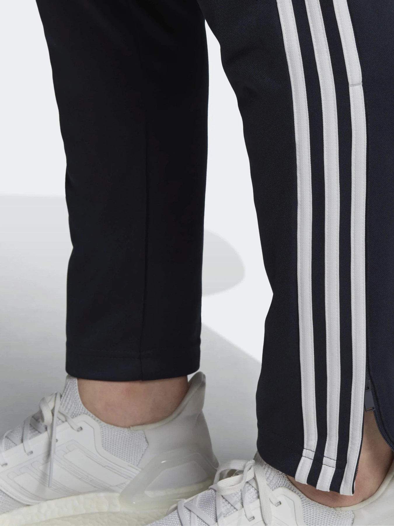 Костюмы Adidas ATHLETICS TIRO модель GC8735 Костюмы Adidas ATHLETICS TIRO модель GC8735 Фото