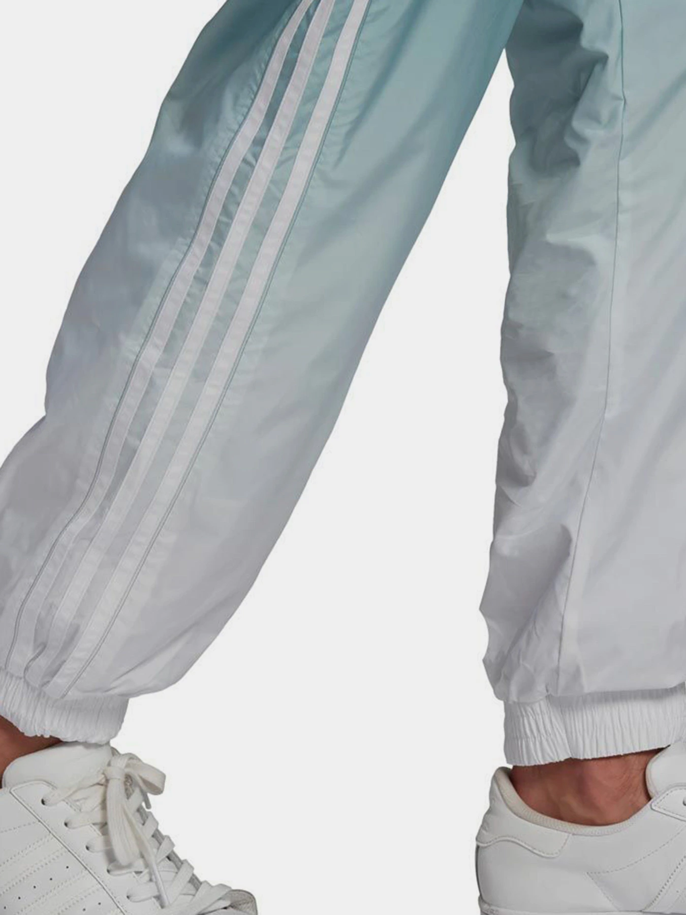Брюки Adidas ADICOLOR 3D TREFOIL 3-STRIPES OMBRÉ модель GN3587 Брюки Adidas ADICOLOR 3D TREFOIL 3-STRIPES OMBRÉ модель GN3587 Фото